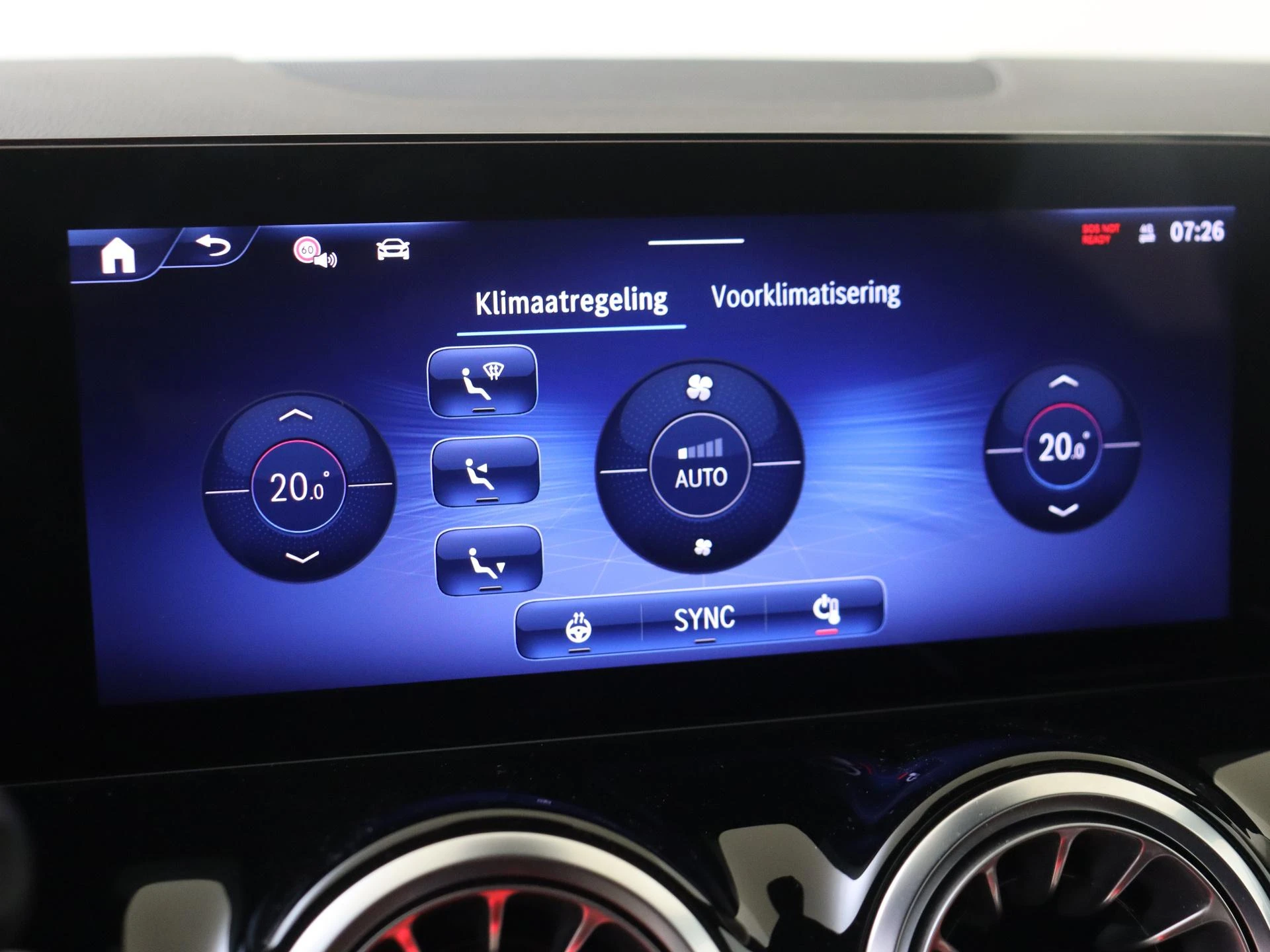 Mercedes-Benz-GLA-image-18