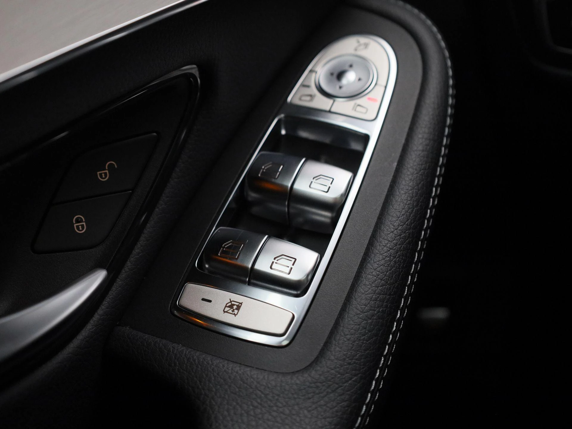 Mercedes-Benz-GLC-image-31