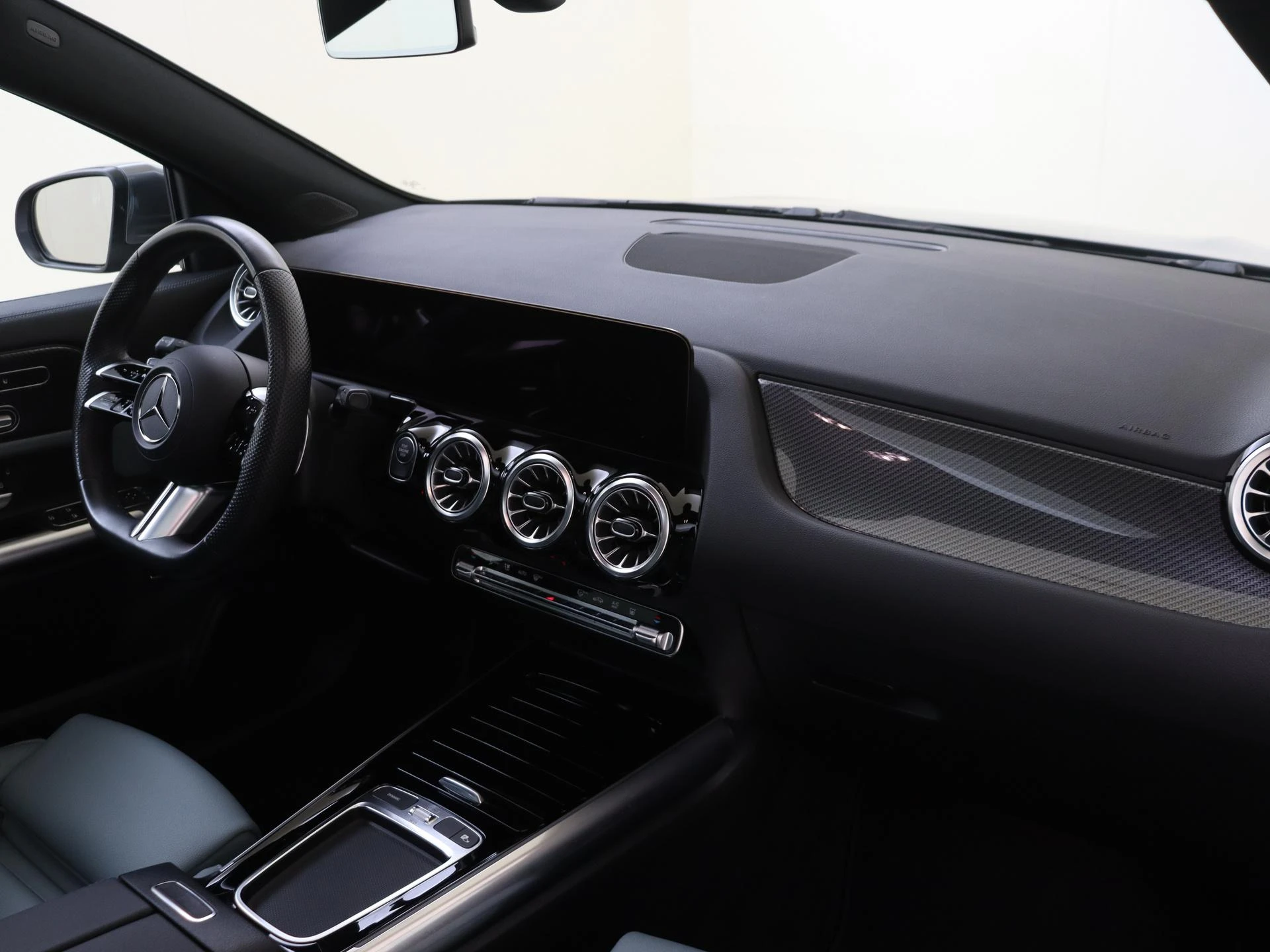 Mercedes-Benz-GLA-image-4