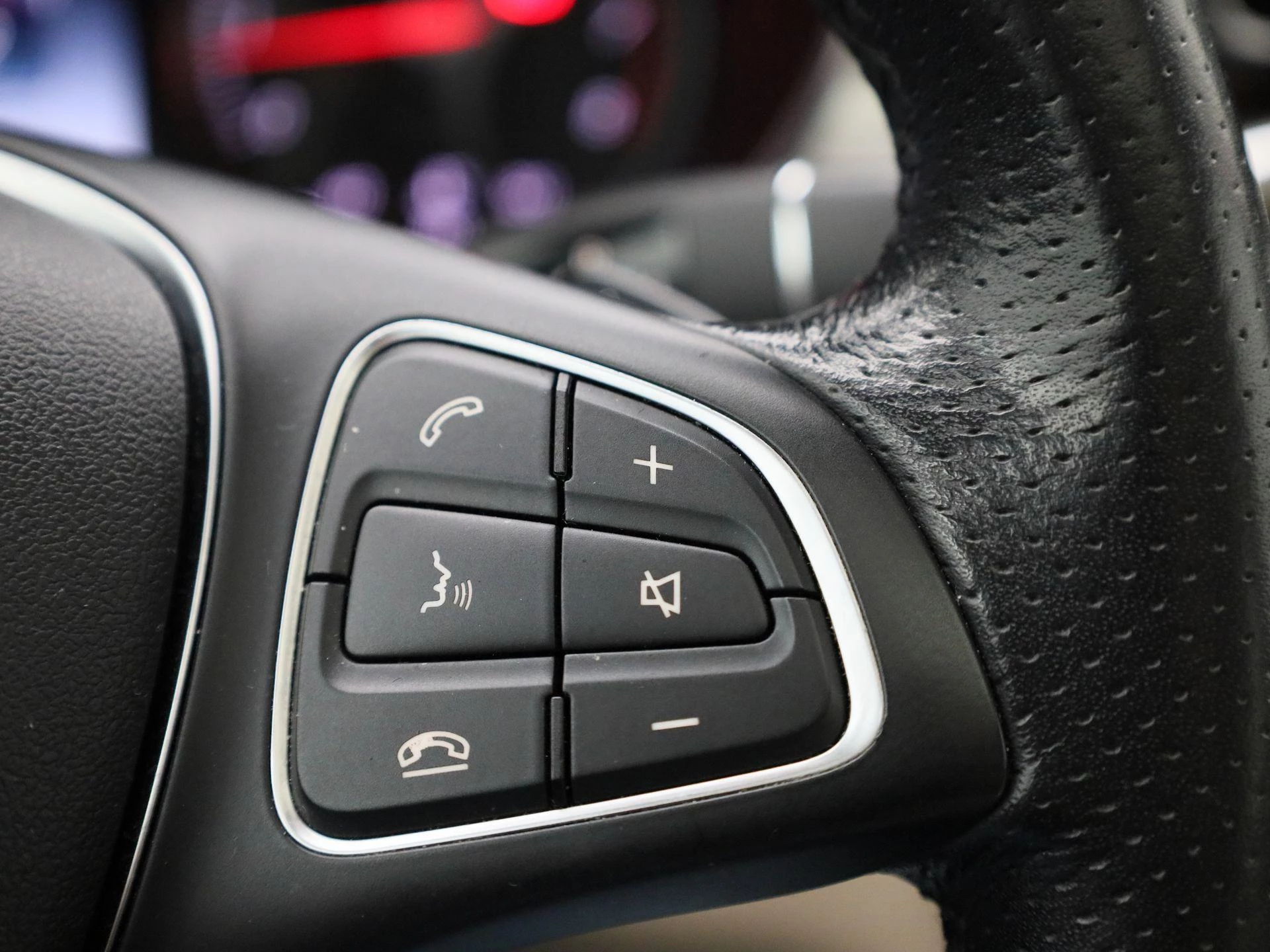 Mercedes-Benz-GLC-image-31