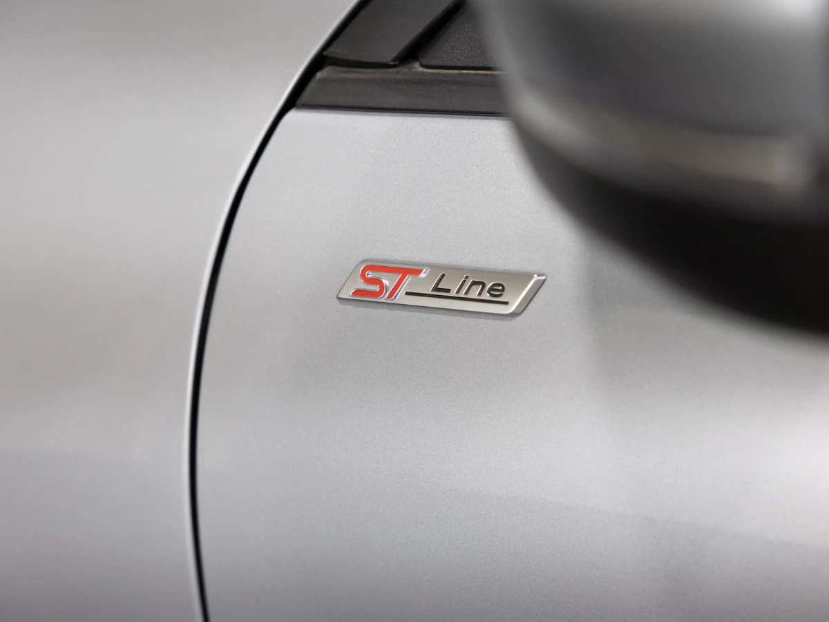 Ford Kuga ST-Line X*PANO*AHK*KAM*ACC*NAVI*SOUND-SYS. LED Pano SHZ 4xSHZ