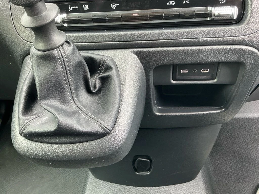 Mercedes-Benz-Vito 116-image-14