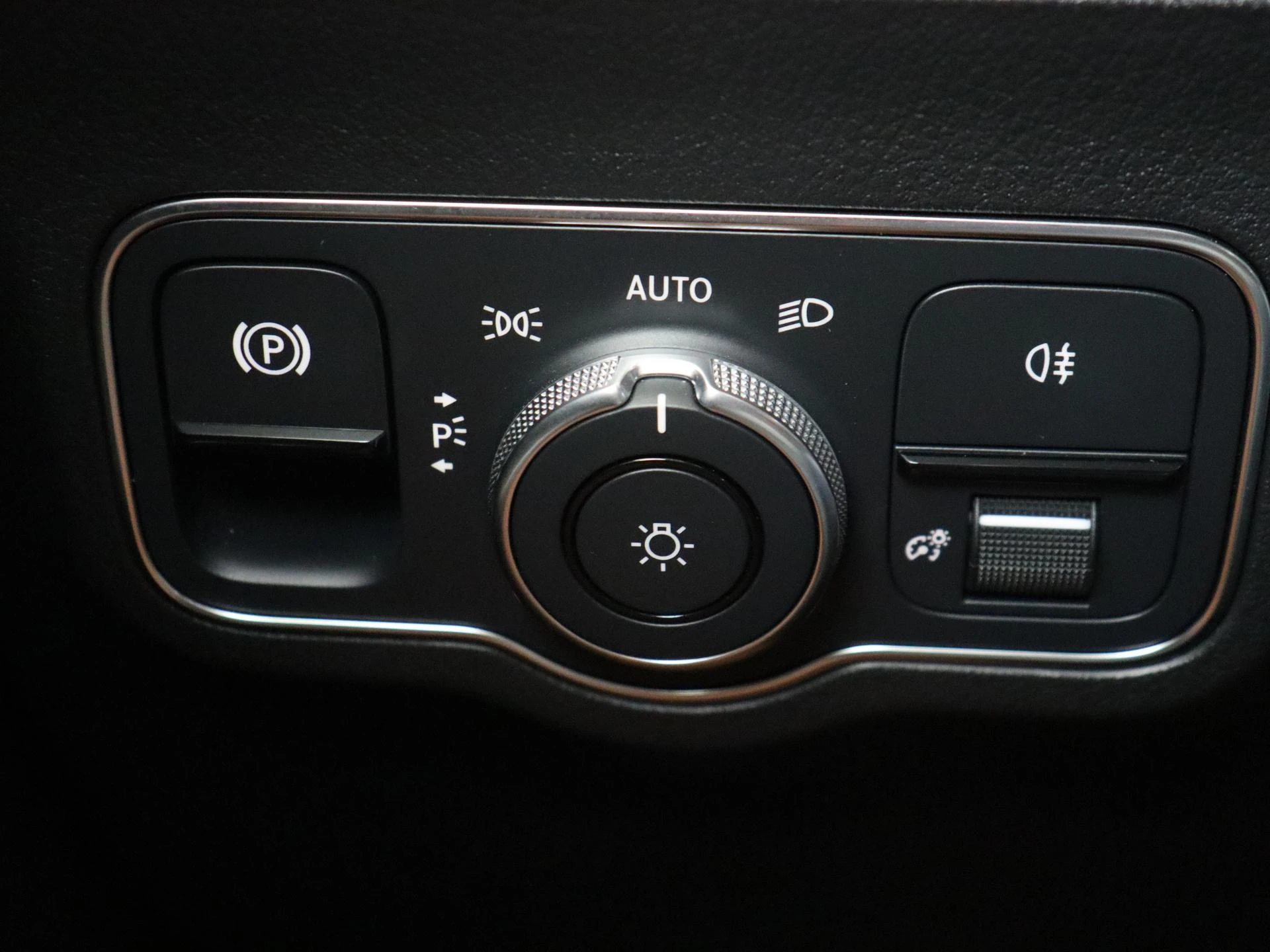 Mercedes-Benz-EQA-image-28