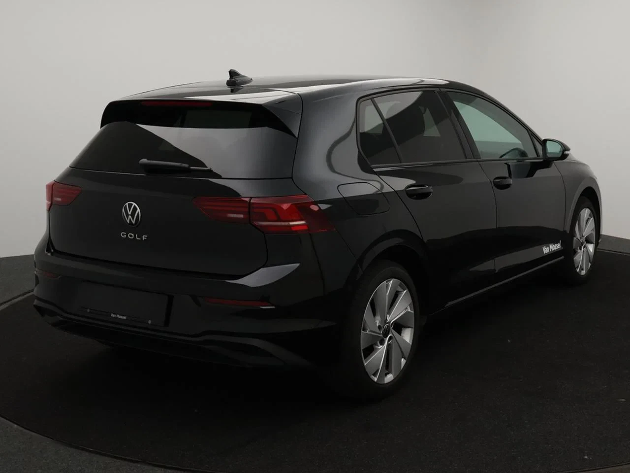 Volkswagen-Golf-image-1