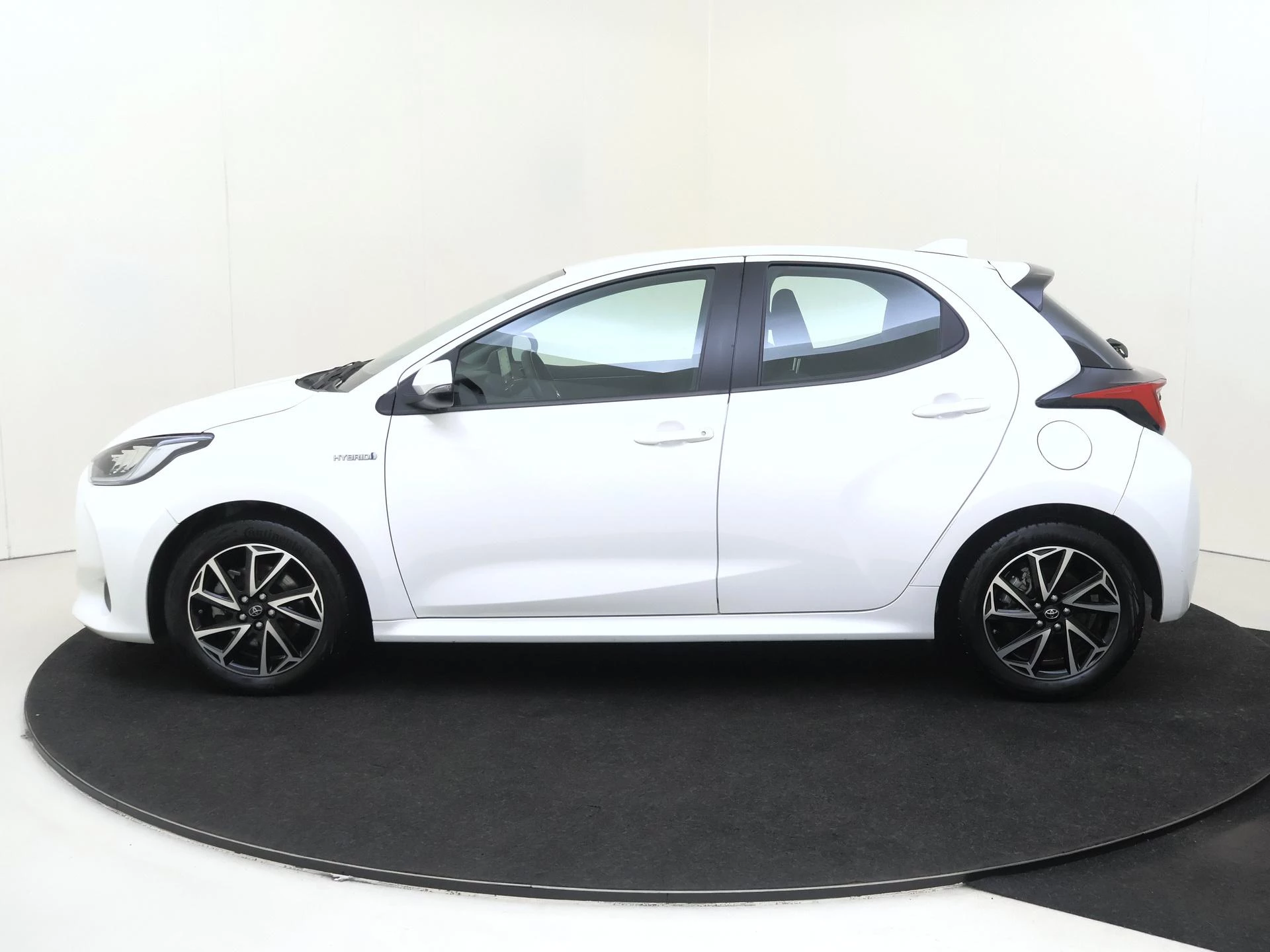 Toyota-Yaris-image-7