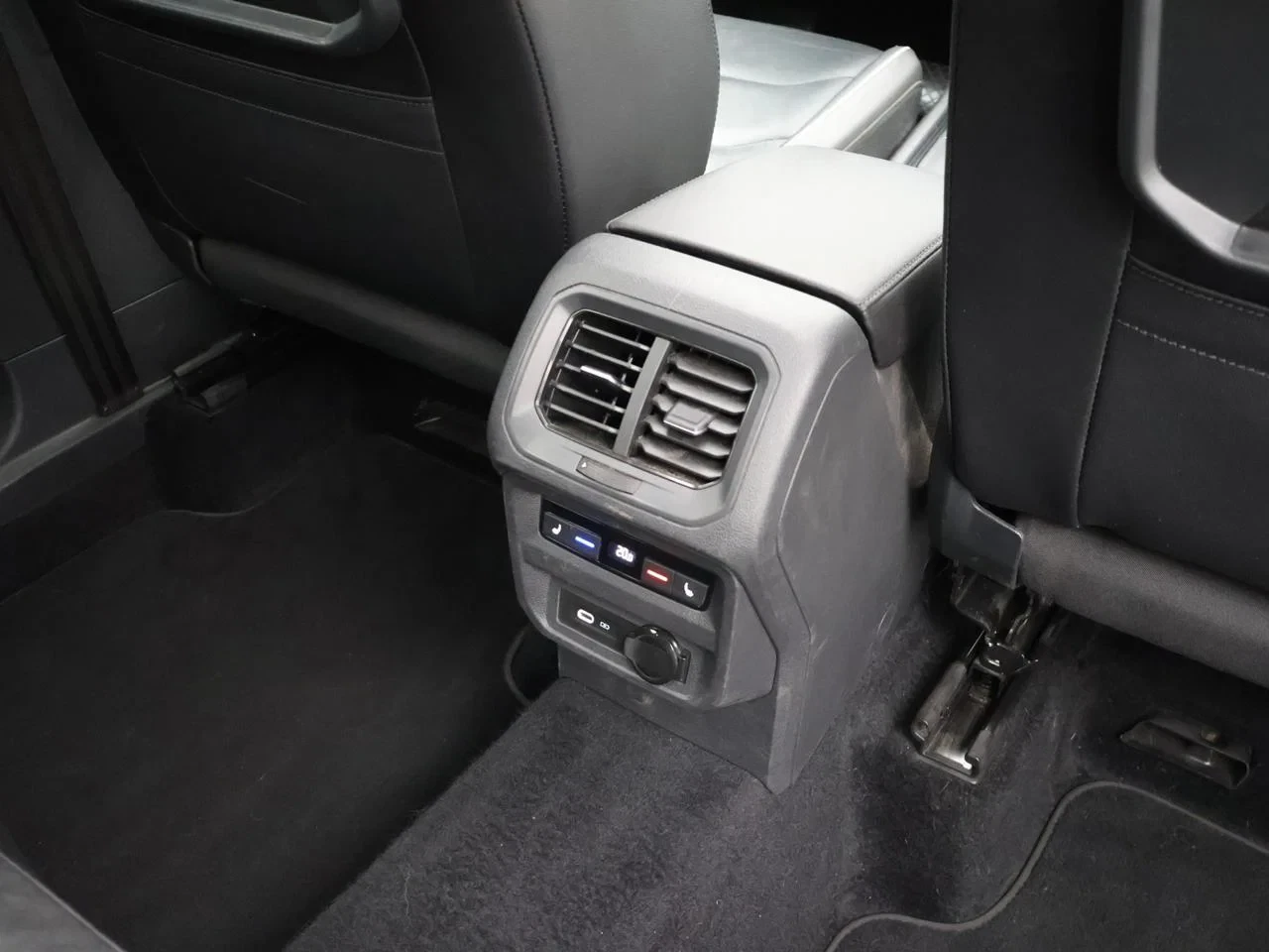 Volkswagen-Tiguan Allspace-image-22