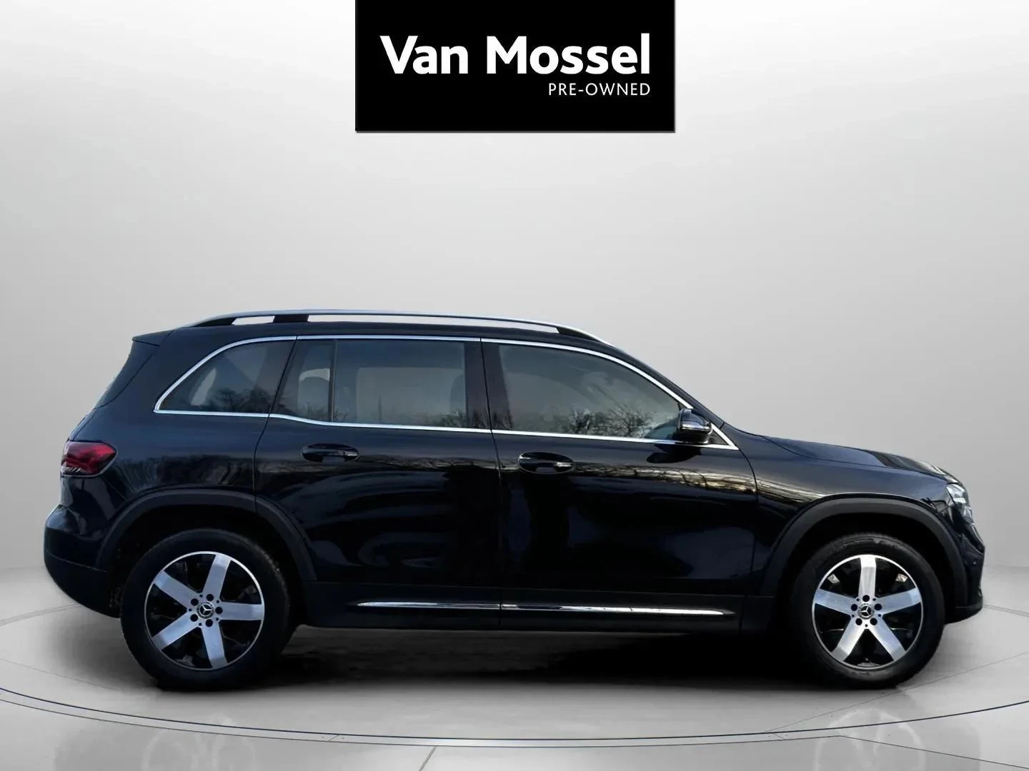 Mercedes-Benz-GLB-image-3