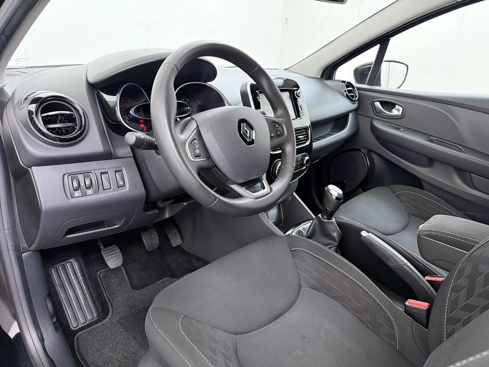 Renault-Clio-image-12