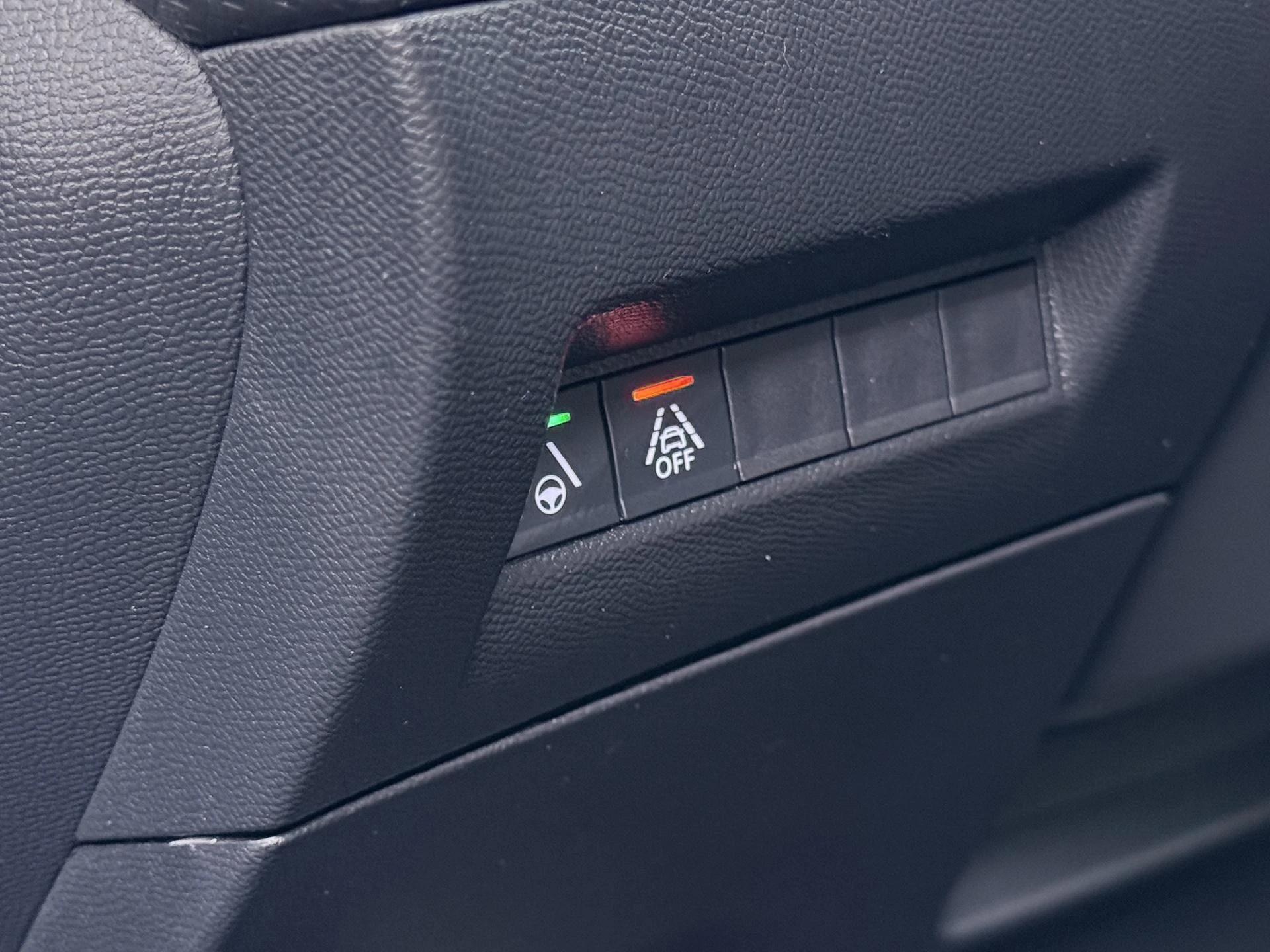 Peugeot-e-2008-image-18