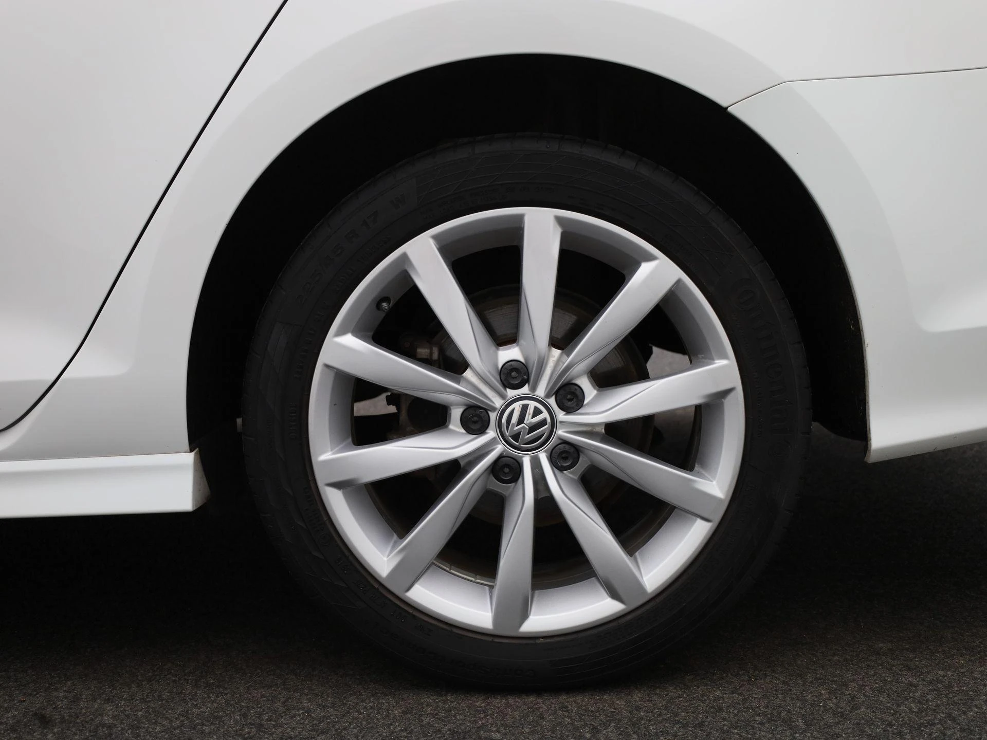 Volkswagen-Golf-image-12