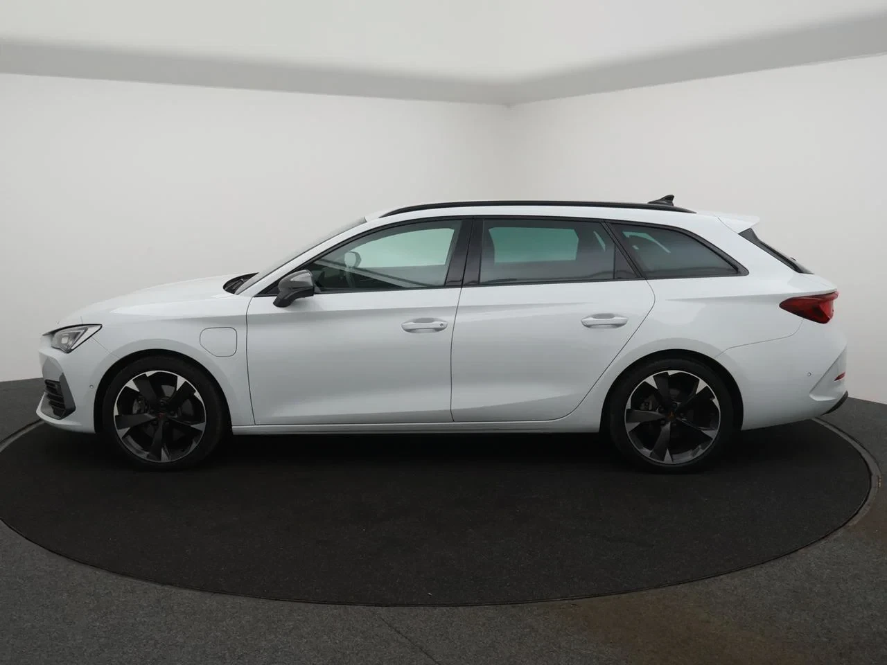 CUPRA Leon Sportstourer ST e-Hybrid (PHEV) Leon Break 1.4e-PHEV 204PK *AUTOMAAT*LEDER*SPORTZETESL*CAMERA*PDC*CRUISE*NAVI*APP-CONNECT*AIRCO*...*