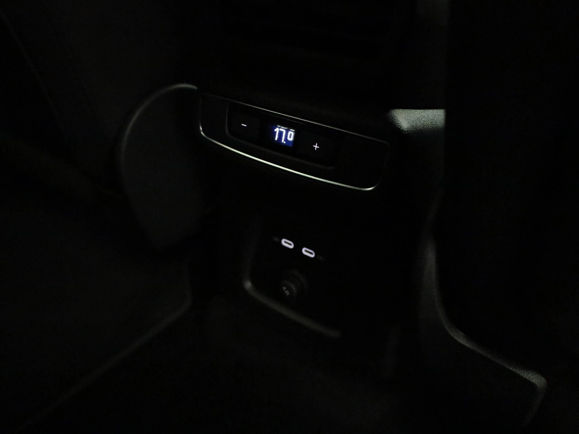 Audi-Q4 e-tron-image-39