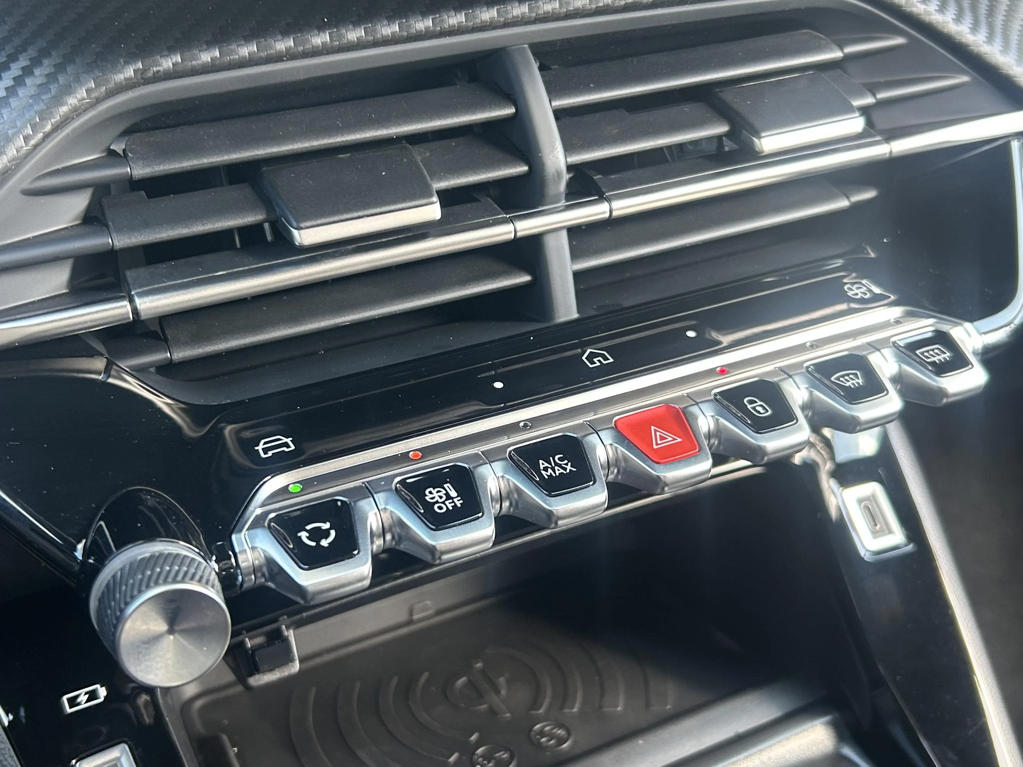 Peugeot e-2008 EV Allure 54 kWh