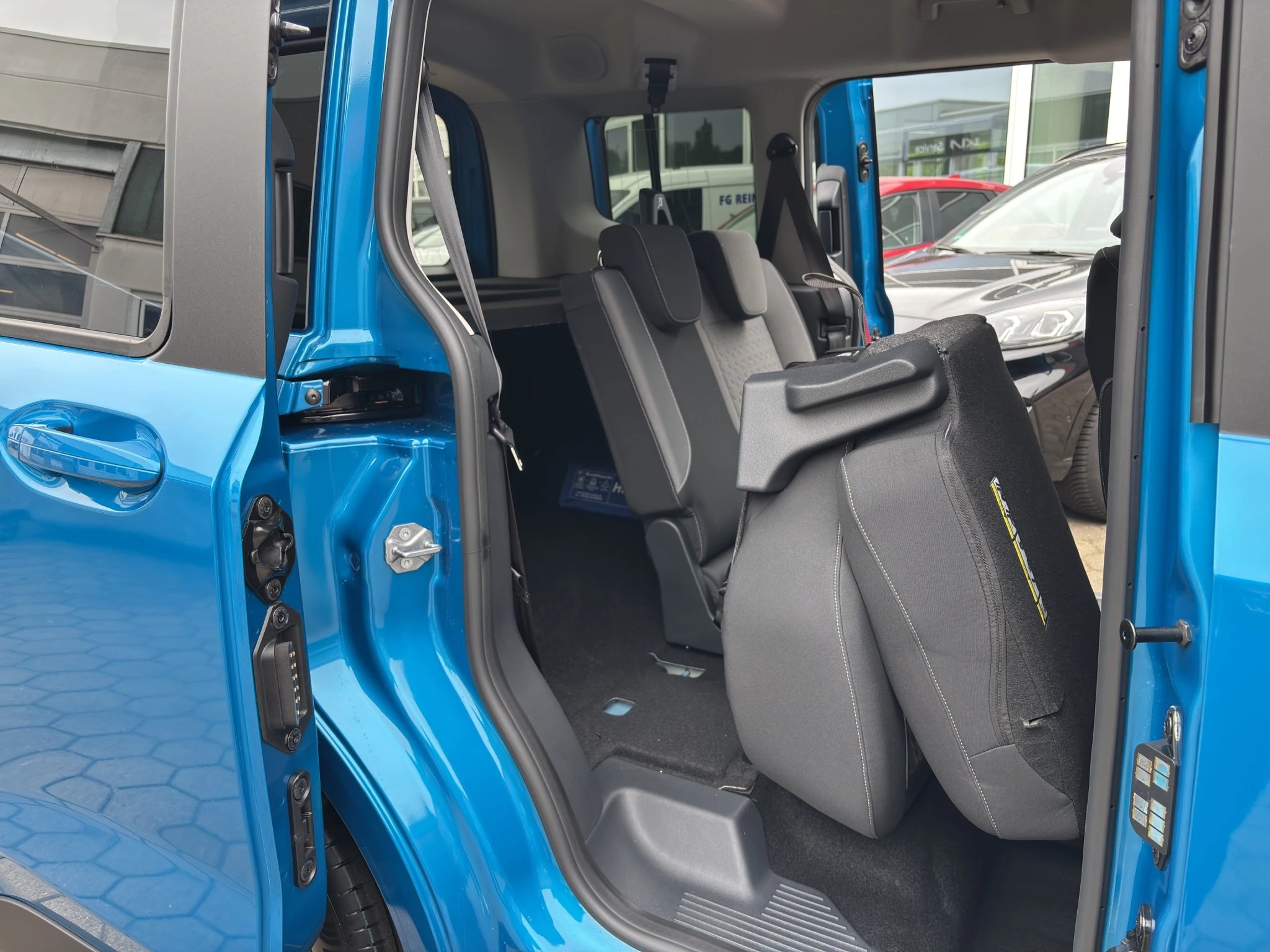 Ford Tourneo Courier Titanium 1.0 EcoBoost 92 kW Auto Kompaktvan. 5-türig