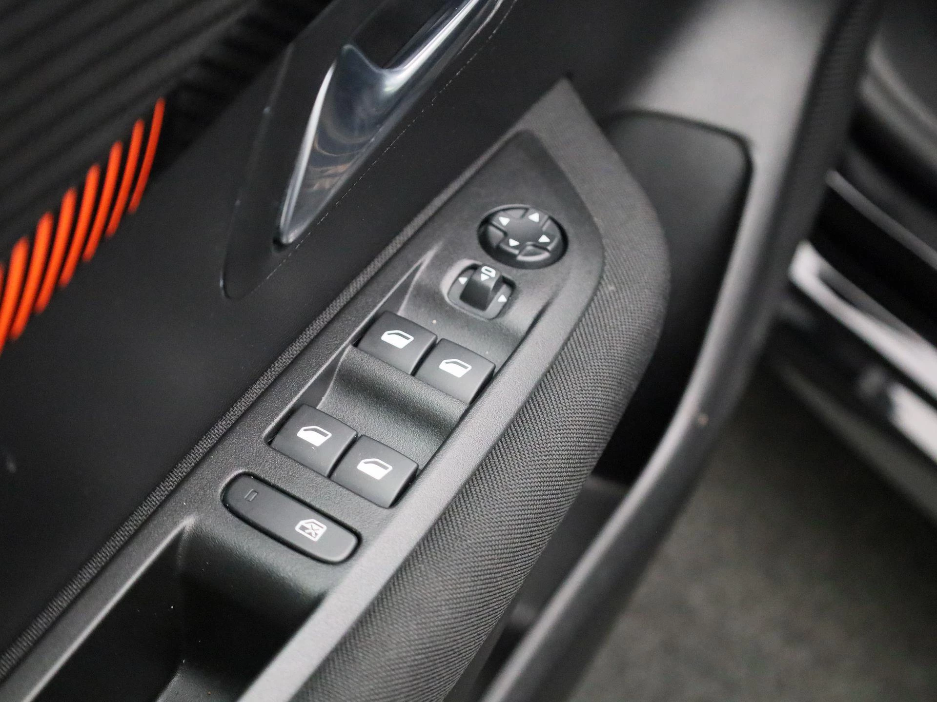 Peugeot-208-image-24