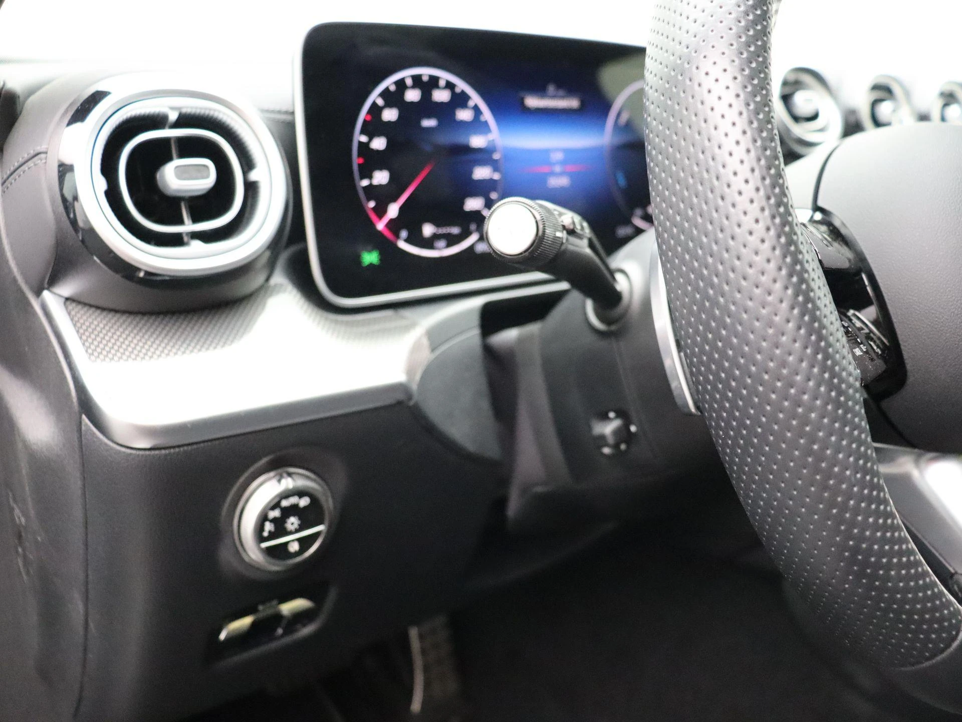 Mercedes-Benz-C-Klasse-image-8