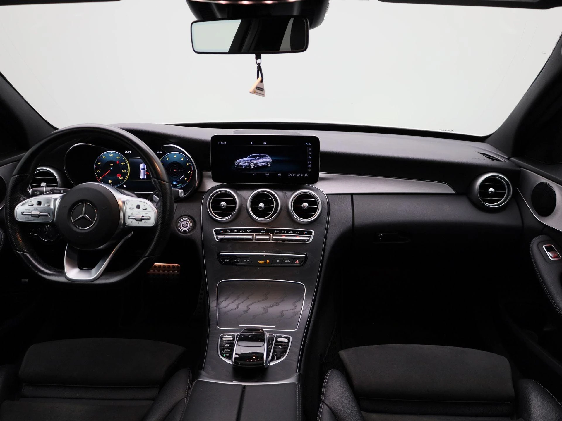 Mercedes-Benz-C-Klasse-image-37
