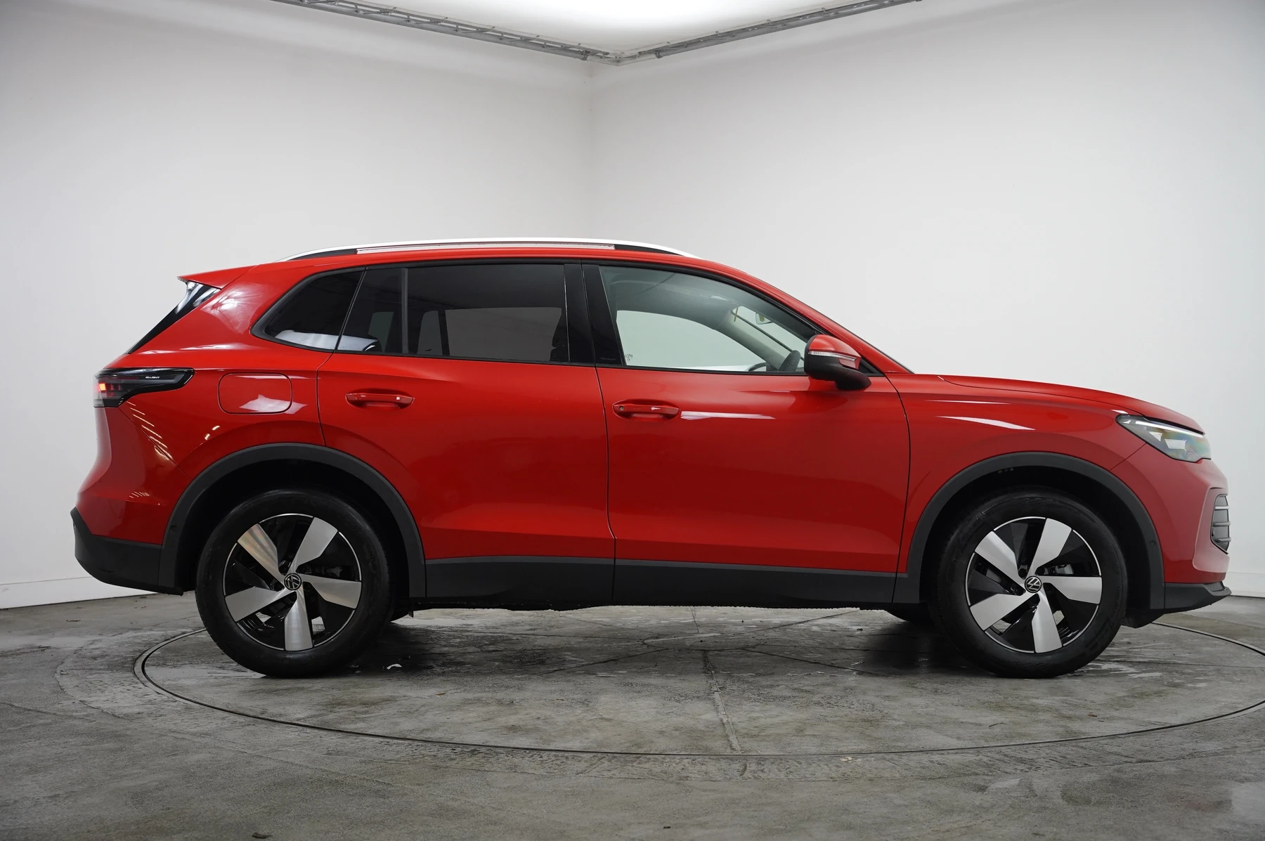 Volkswagen-Tiguan-image-3