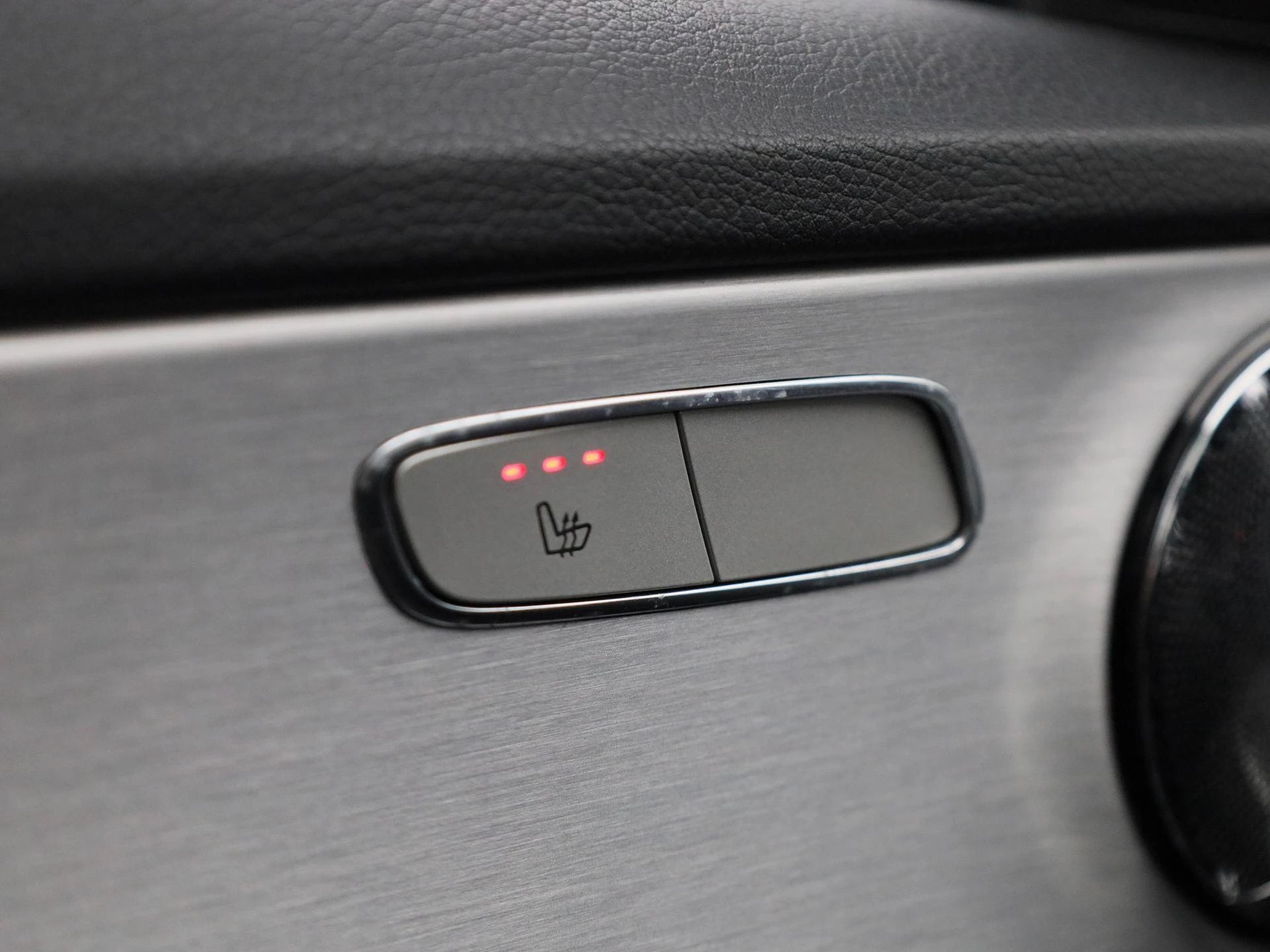 Mercedes-Benz-C-Klasse-image-28