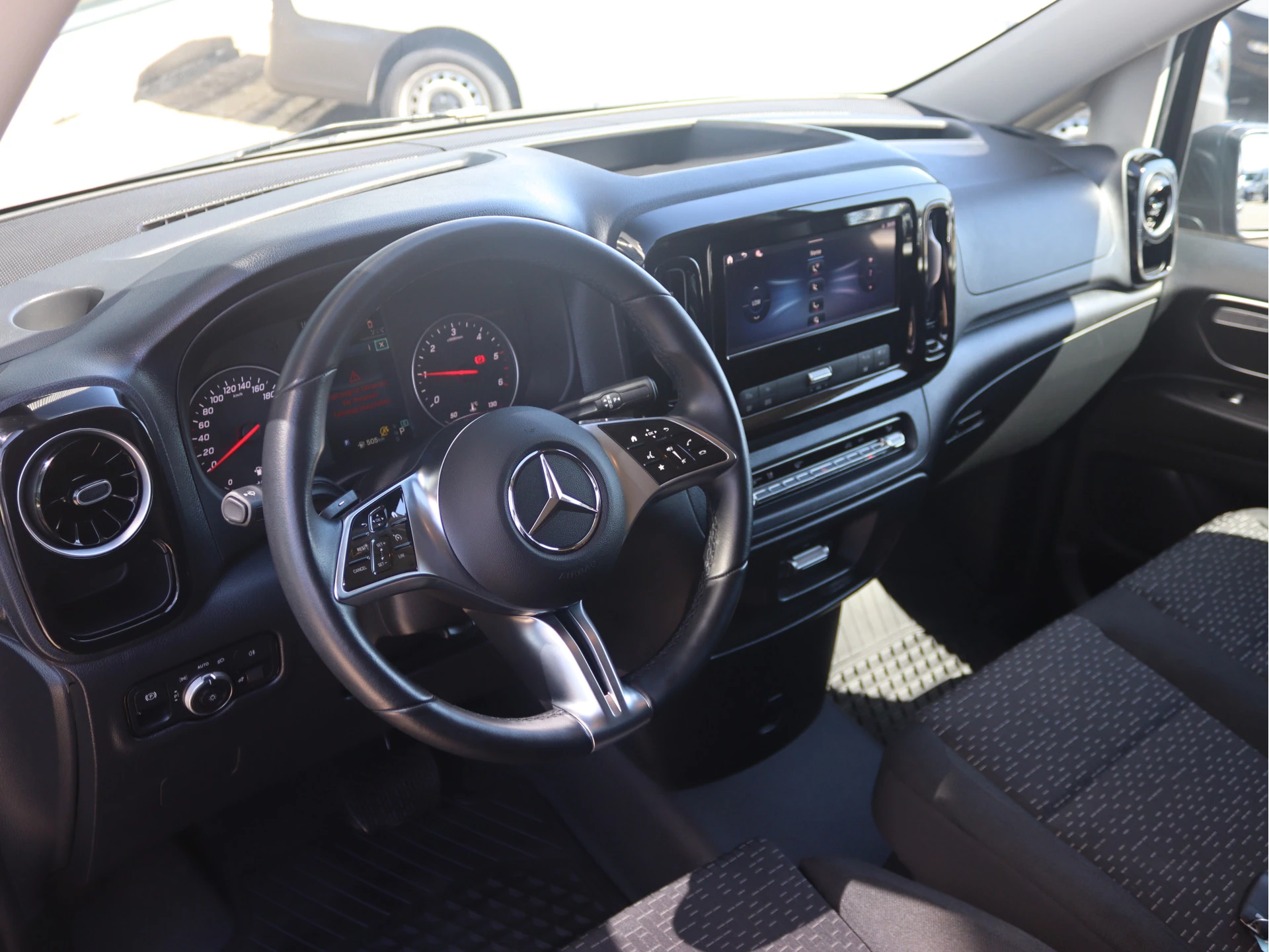 Mercedes-Benz-Vito-image-3