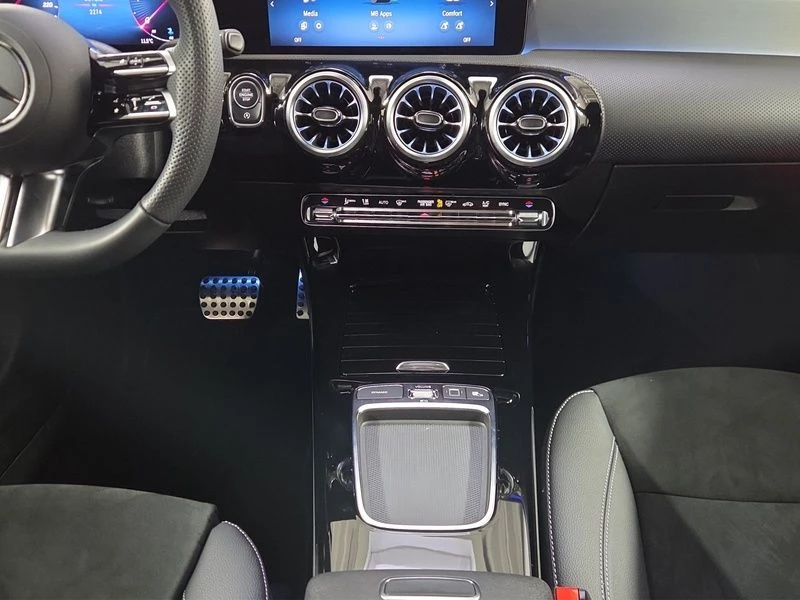 Mercedes-Benz CLA 200 d AMG Line SHOOTING BRAKE KAMERA SITZH L AMG LineX118 CLA 200 d AMG Line SHOOTING BRAKE KAMERA SITZH L AMG Line