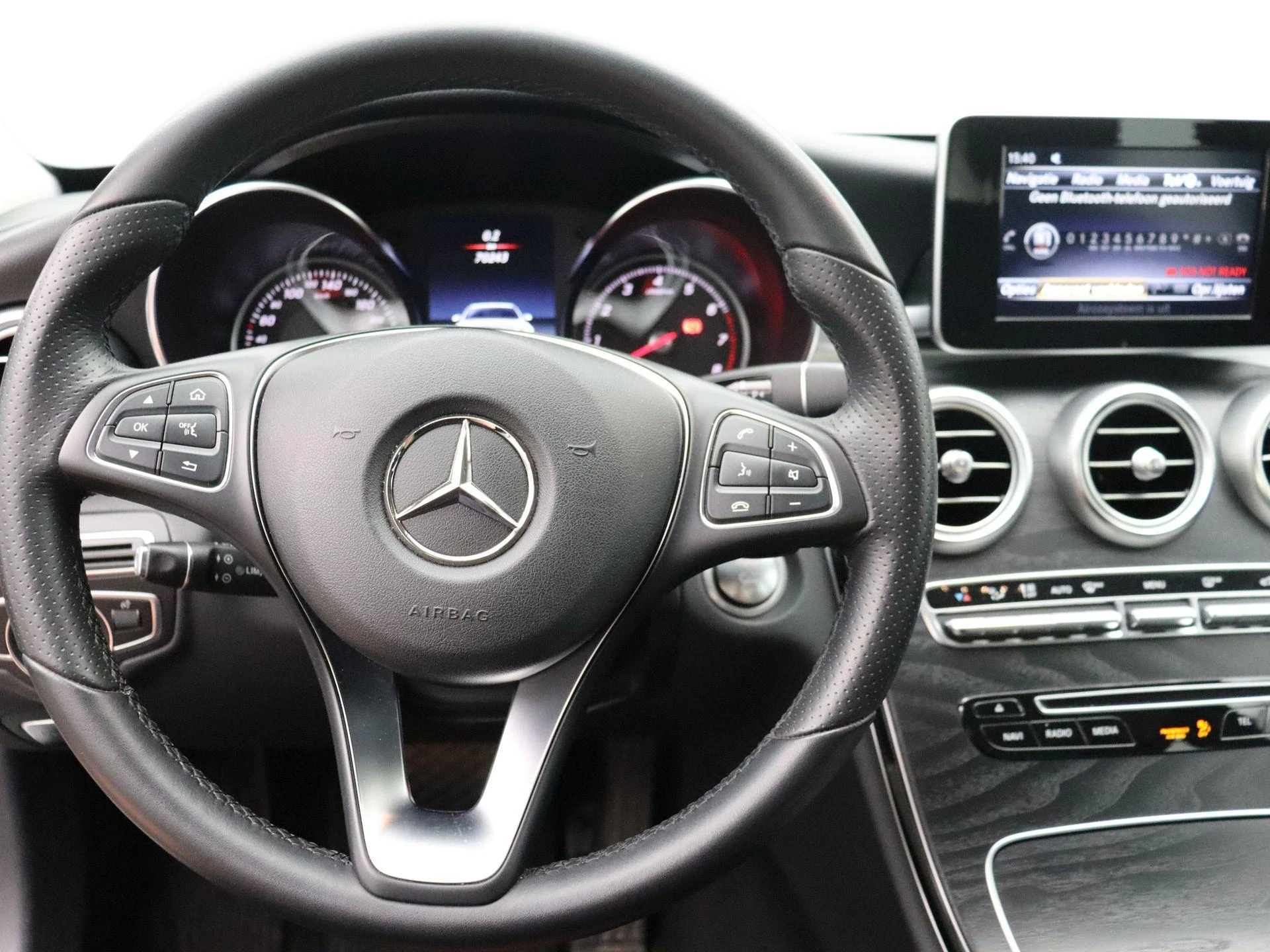 Mercedes-Benz-C-Klasse-image-11