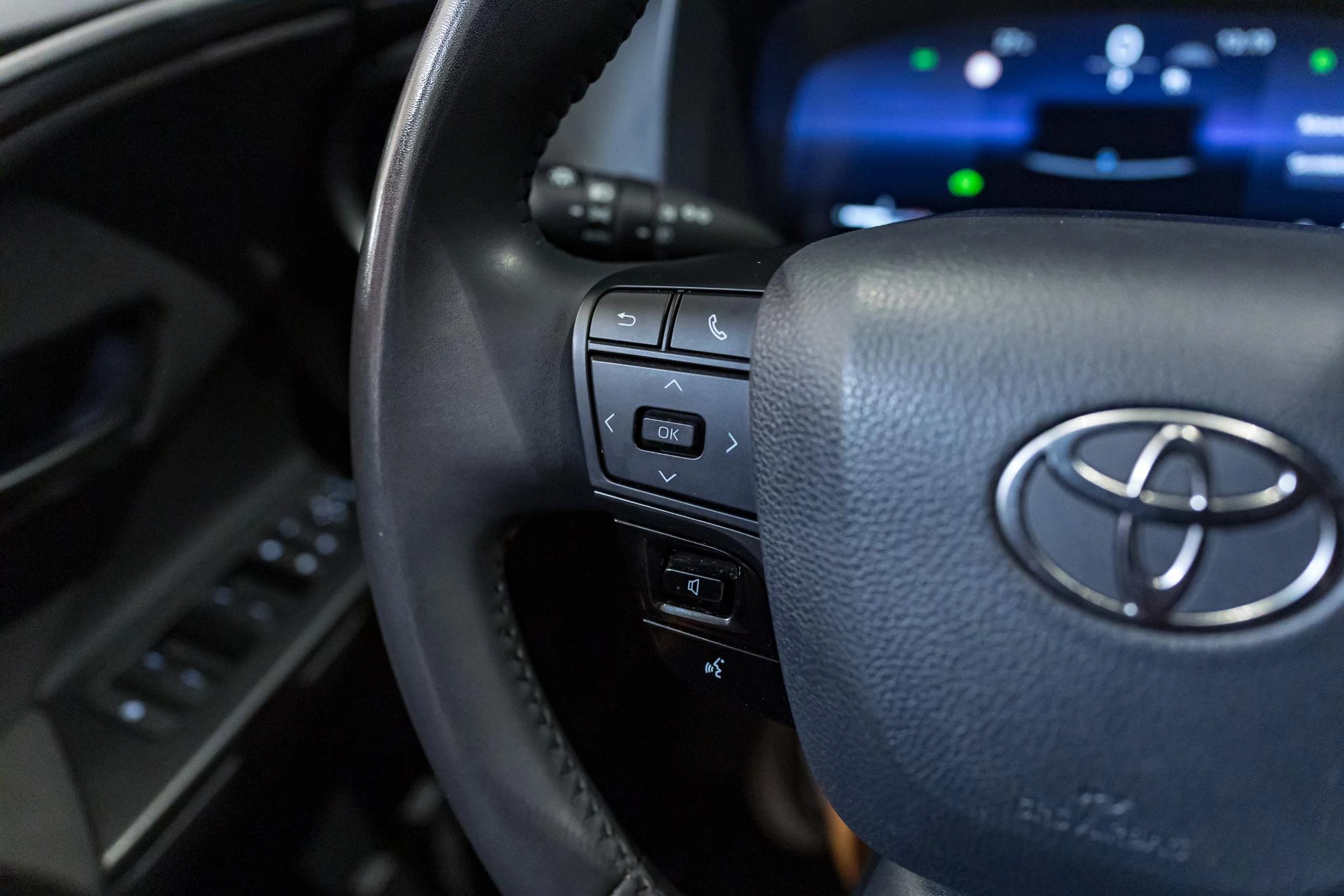 Toyota C-HR 1.8 VVT i-Hybrid C-Lub Mono-Tone E-CVT