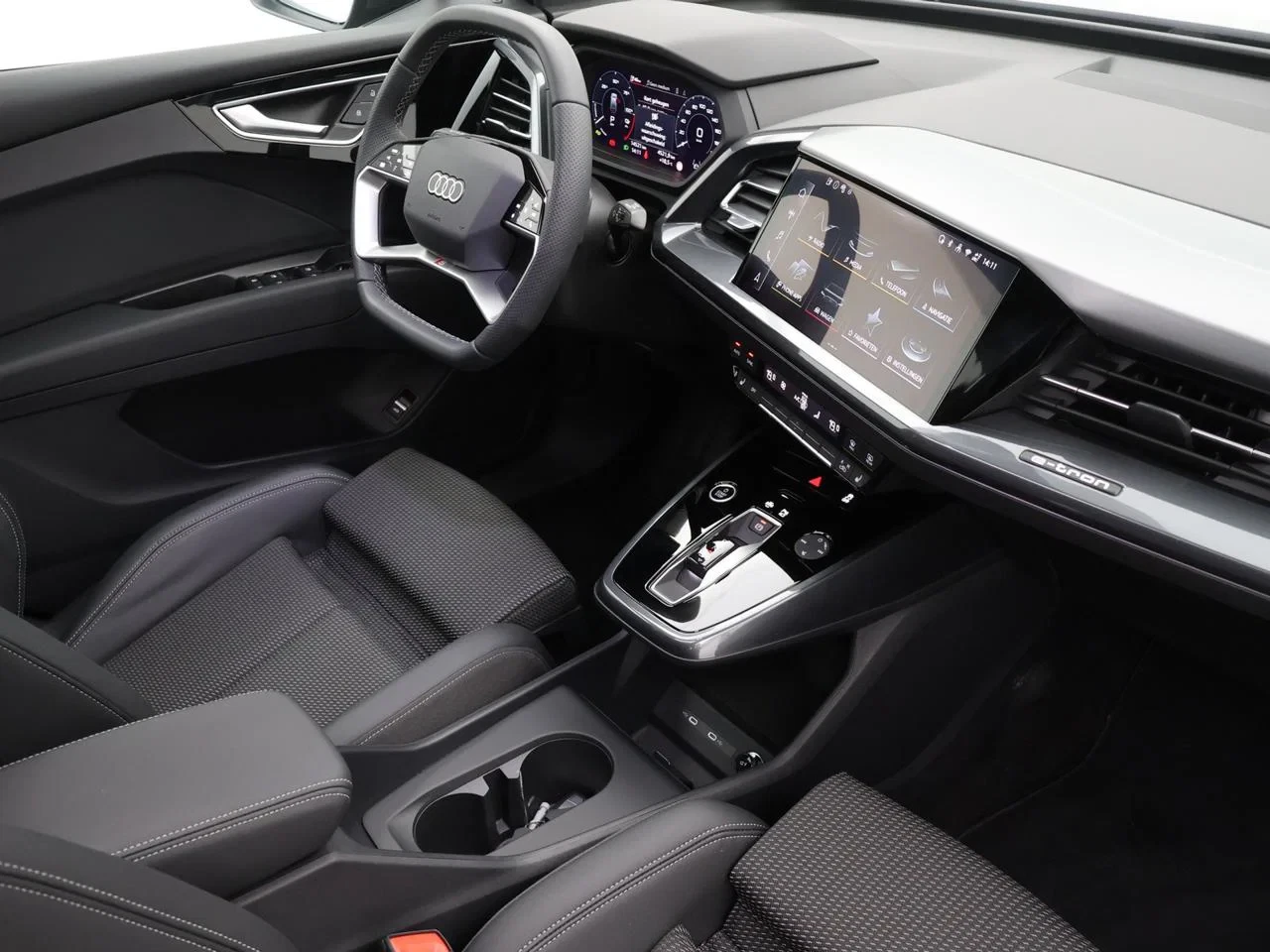 Audi Q4 e-tron Audi Q4 3X S LINE Corporate S 45 e-tron 286PK *AUTOMAAT*LEDER*PANODAK*TREKHAAK*SPORTZETELS*CAMERA*ACC*PDC*...*