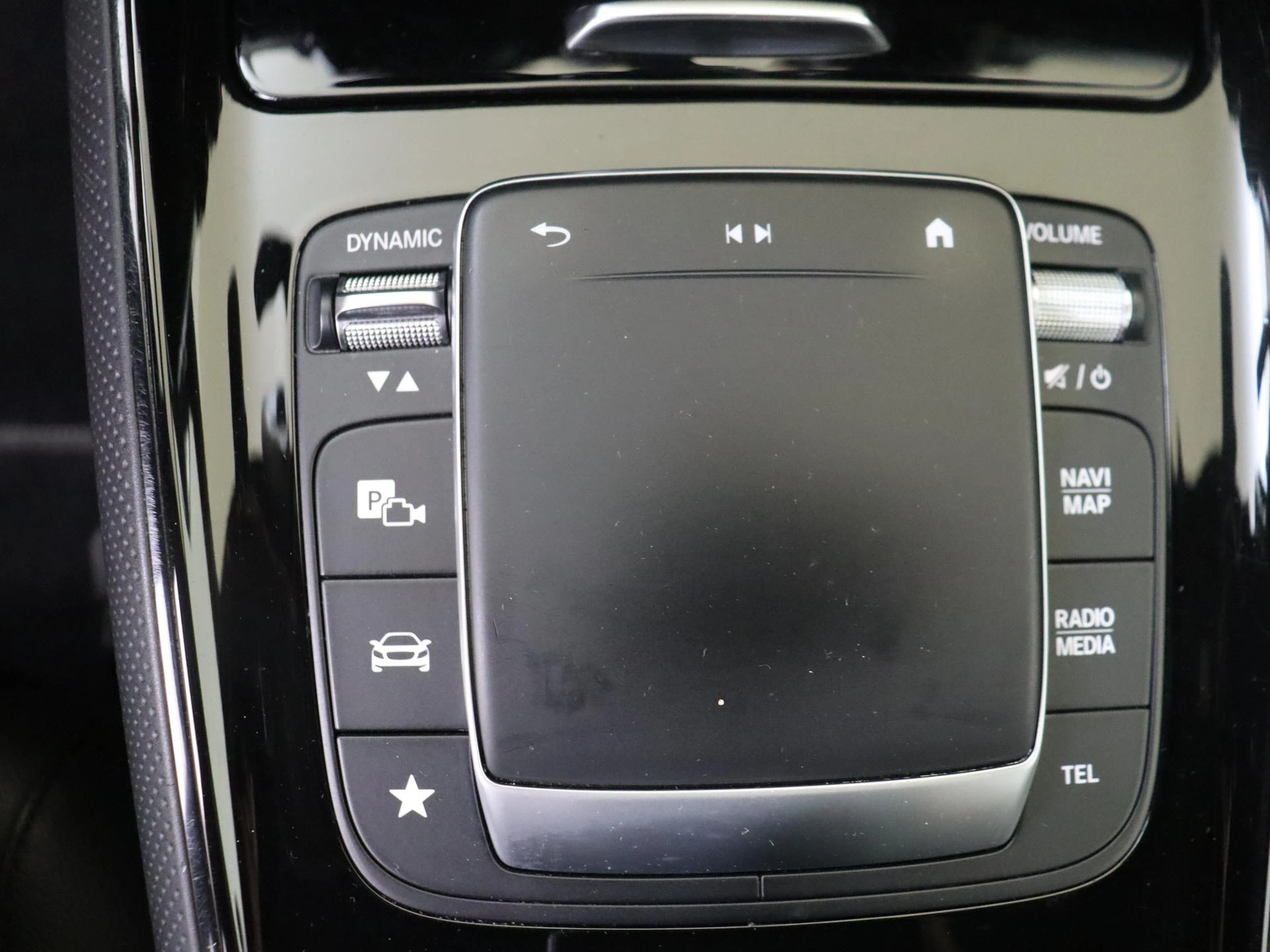 Mercedes-Benz-GLB-image-19