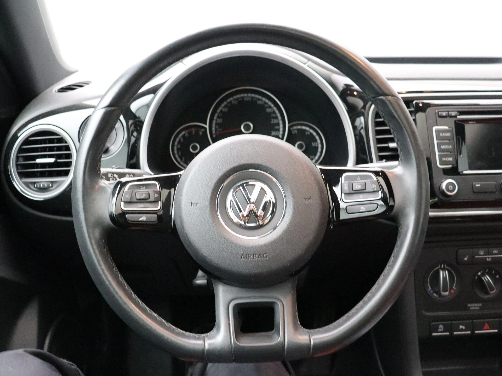 Volkswagen-Beetle-image-14