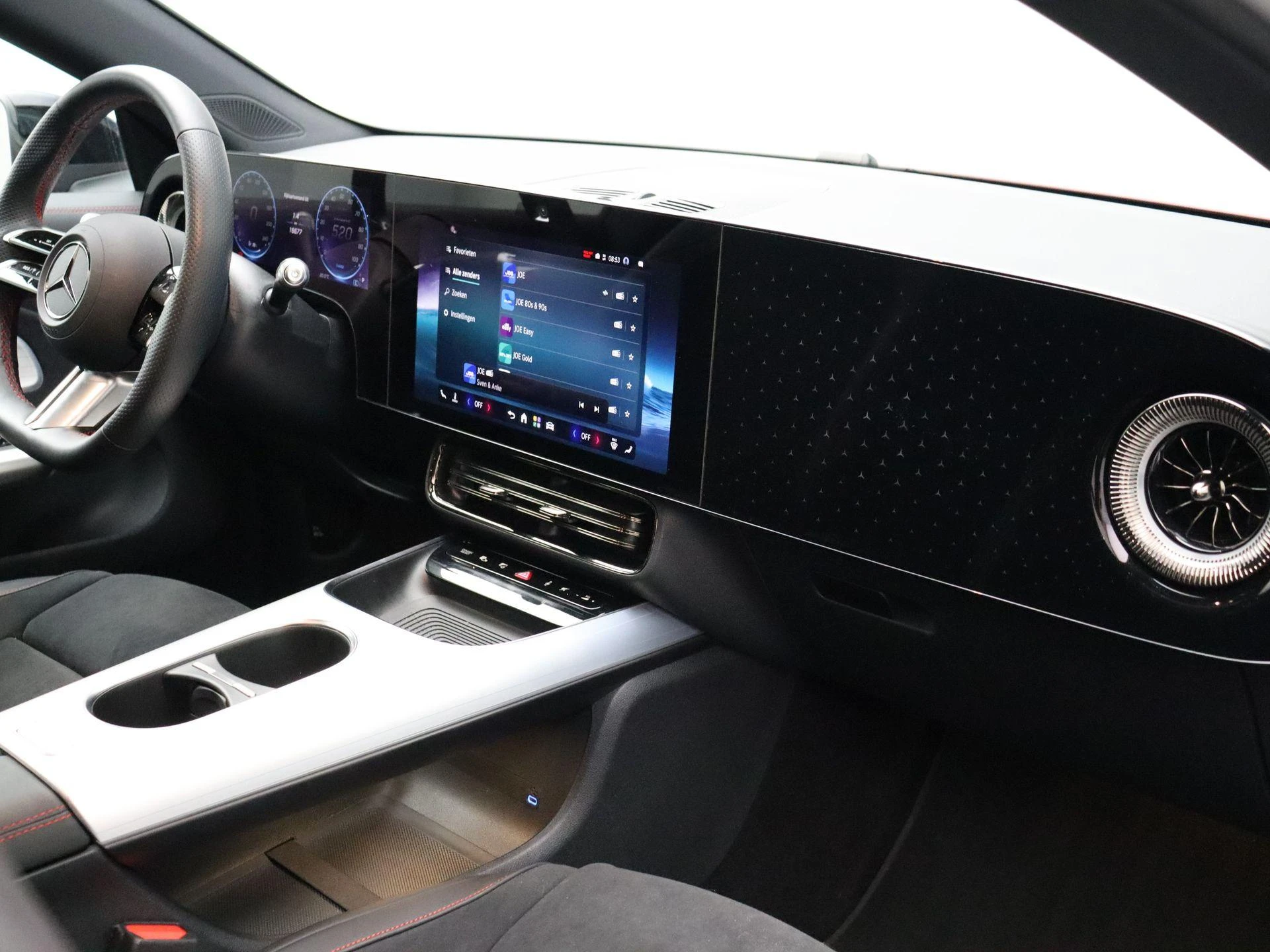 Mercedes-Benz-CLA-image-26
