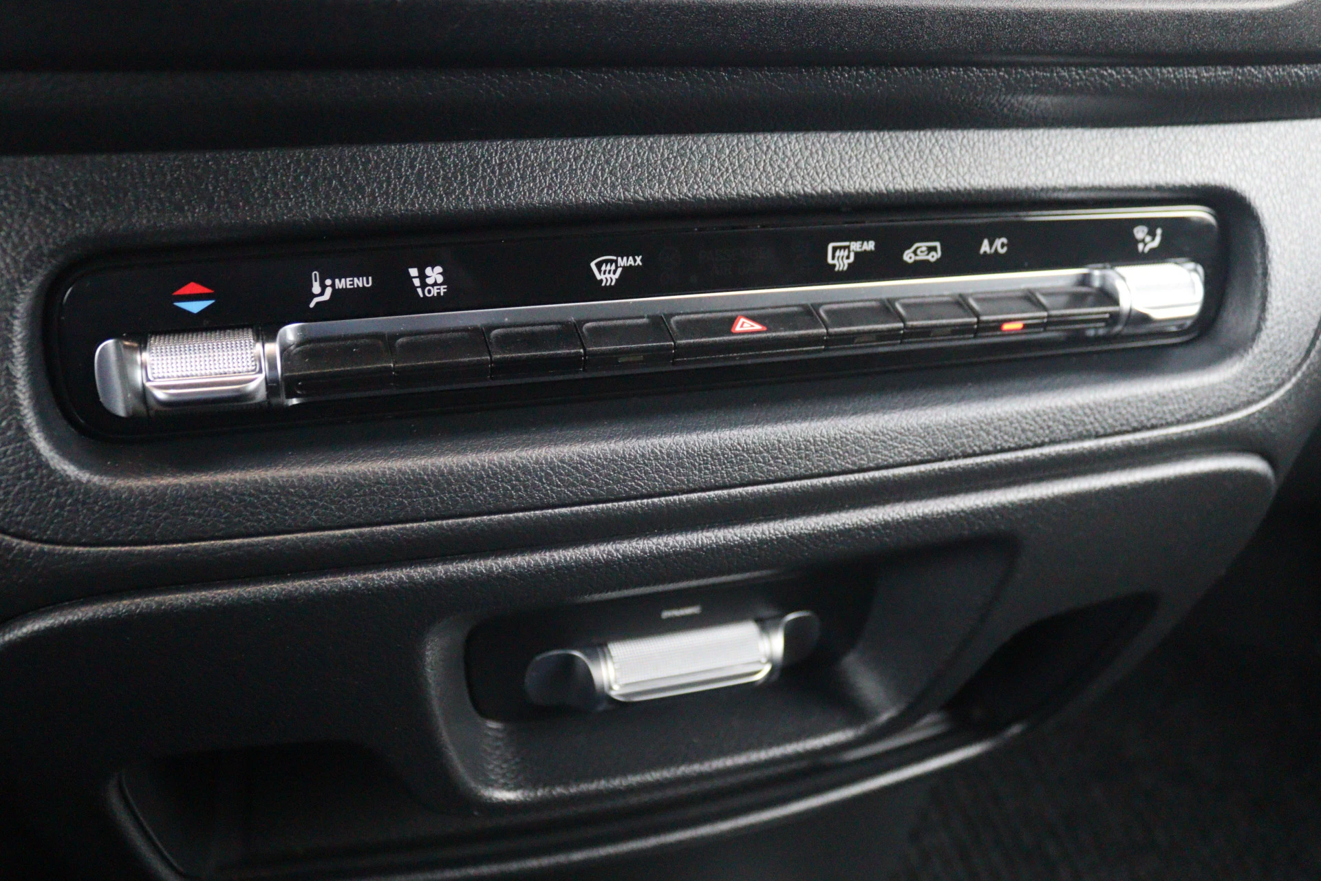 Mercedes-Benz-Vito-image-11