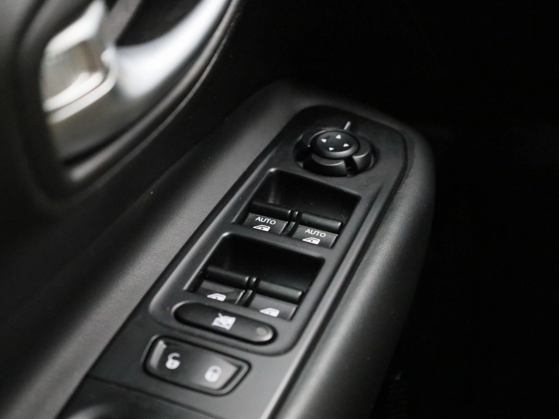 Jeep-Renegade-image-25