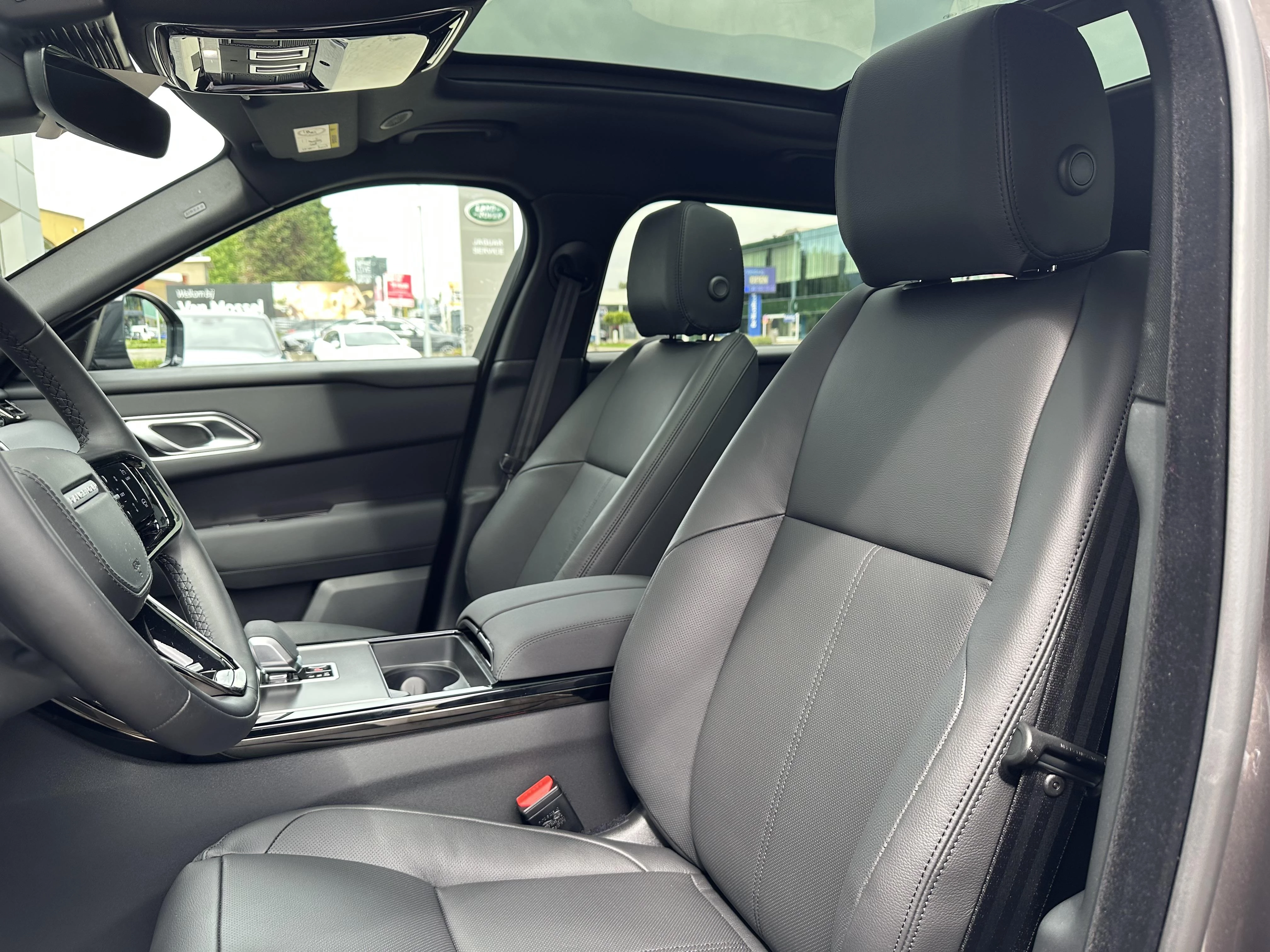 Land Rover-Range Rover Velar-image-13