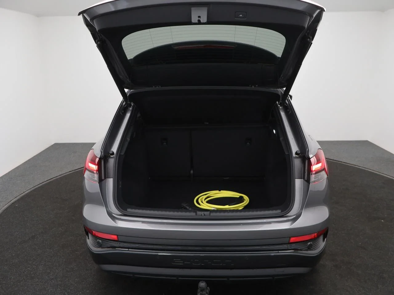 Audi Q4 e-tron Audi Q4 3X S LINE Corporate S 45 e-tron 286PK *AUTOMAAT*LEDER*PANODAK*TREKHAAK*SPORTZETELS*CAMERA*ACC*PDC*...*