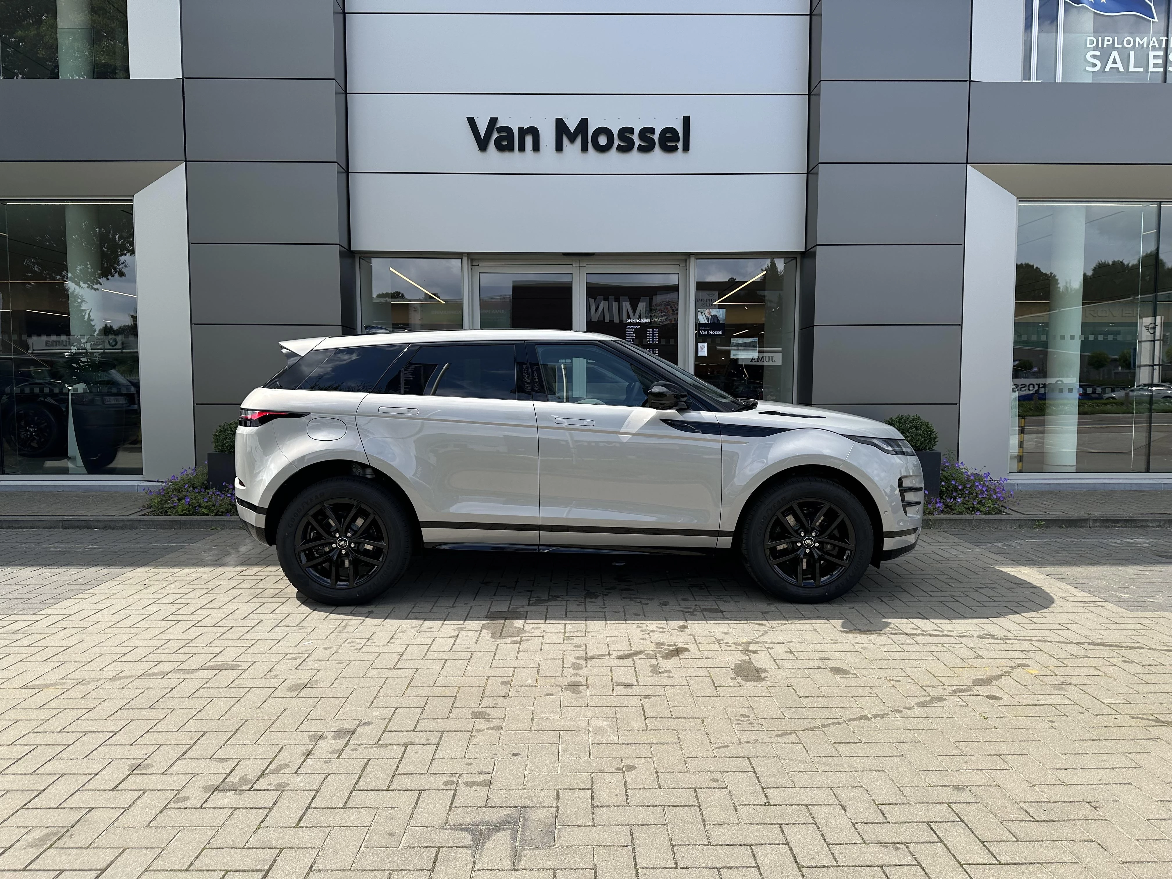 Land Rover-Range Rover Evoque-image-3