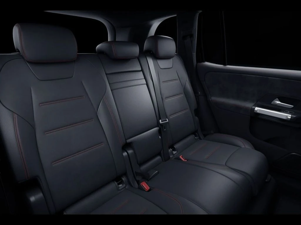 Mercedes-Benz-GLB 220 d-image-10