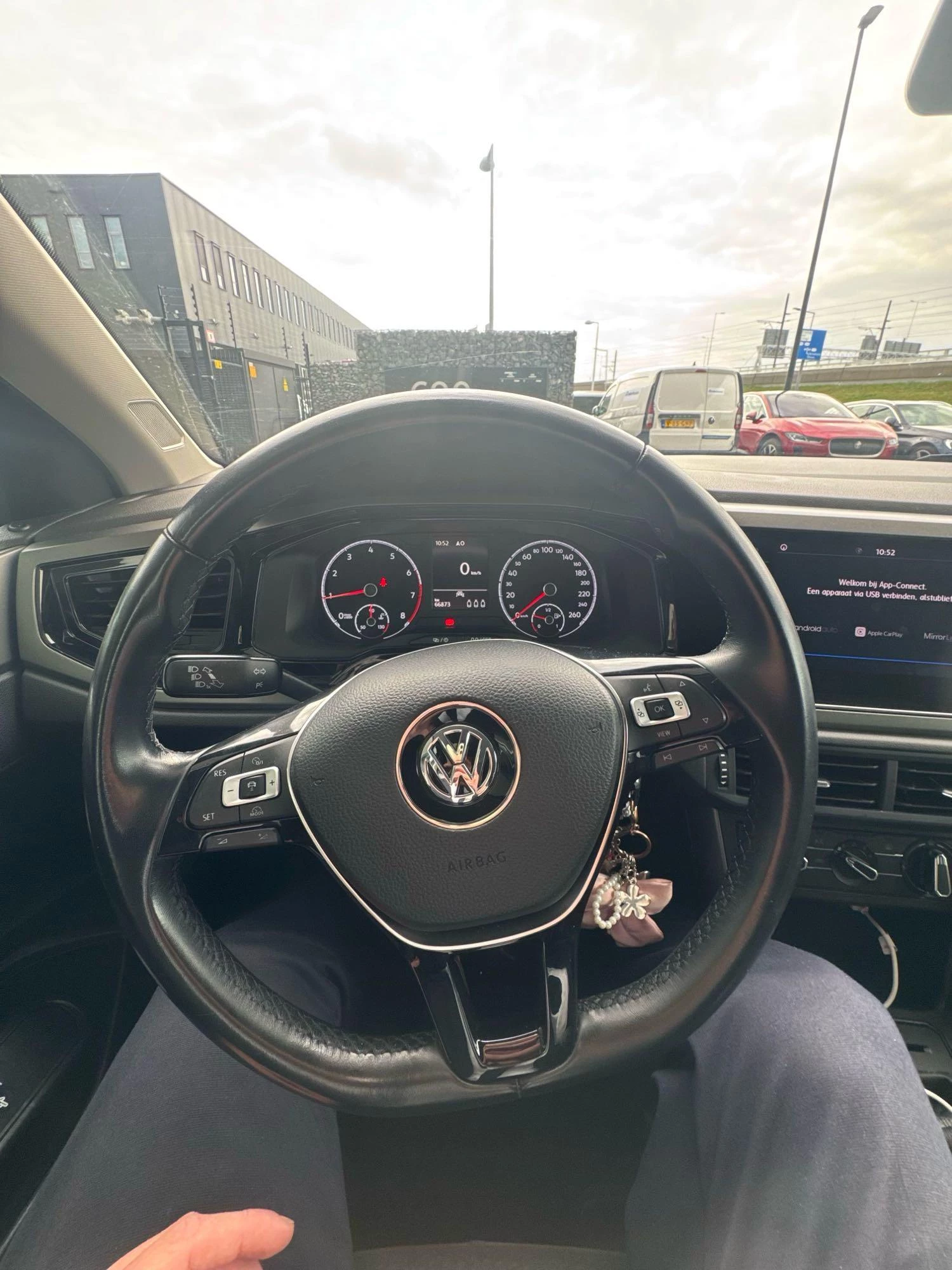 Volkswagen-Polo-image-10