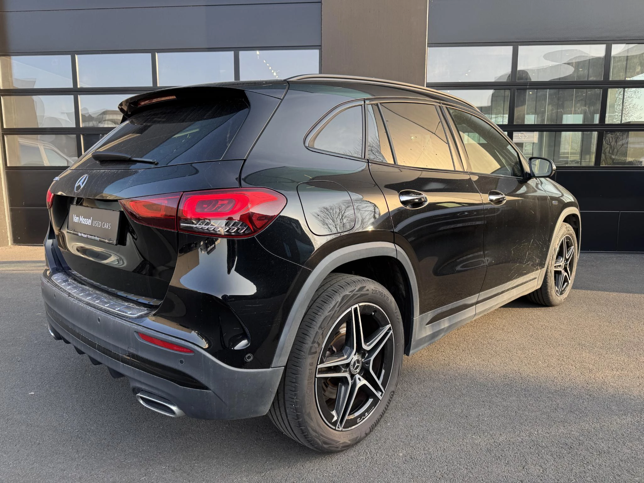 Mercedes-Benz GLA 250 e AMG Line + LEDER + MEMORY + CARPLAY + MULTIBEAM LED +