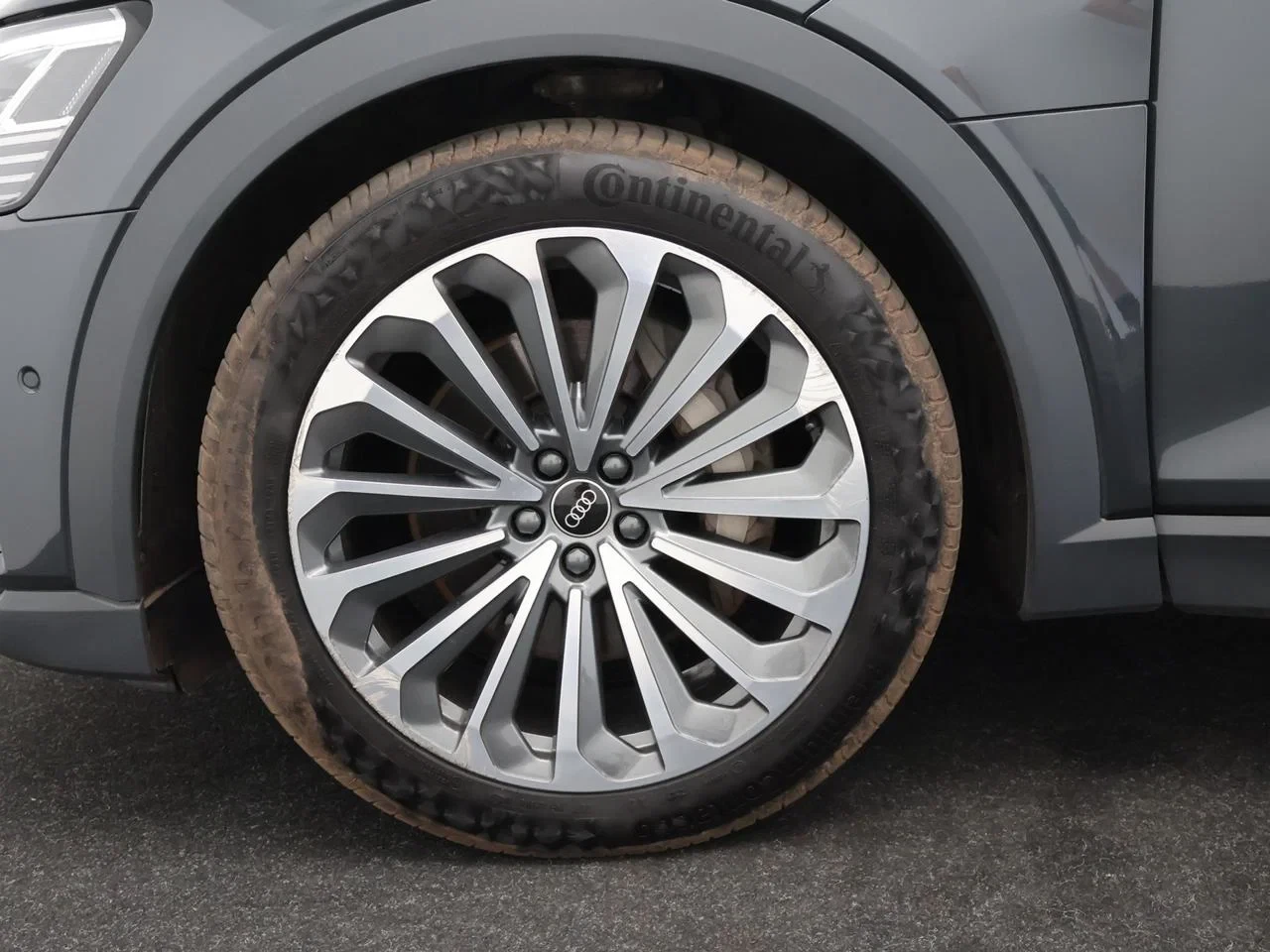 Audi e-tron Audi e-tron 95kWh 55 QUATTRO 408PK *AUTOMAAT*PANODAK*TREKHAAK*BRUIN LEDER*ACC*CAMERA*PDC*NAVI*APP-CONNECT*...*