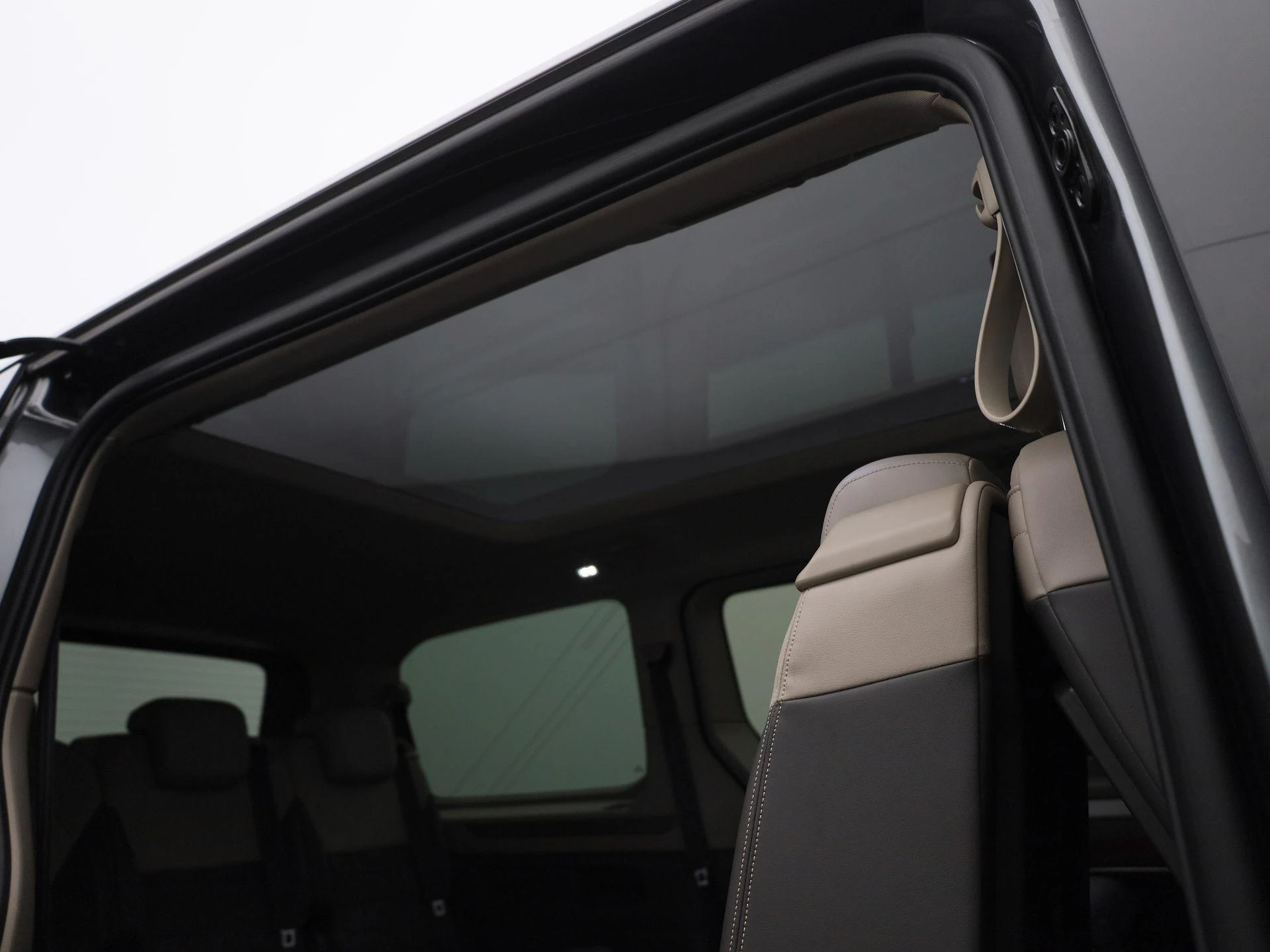 Volkswagen-Multivan-image-45
