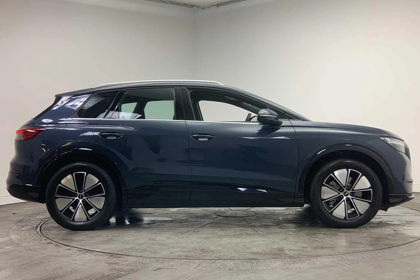 Audi-Q4 e-tron-image-3