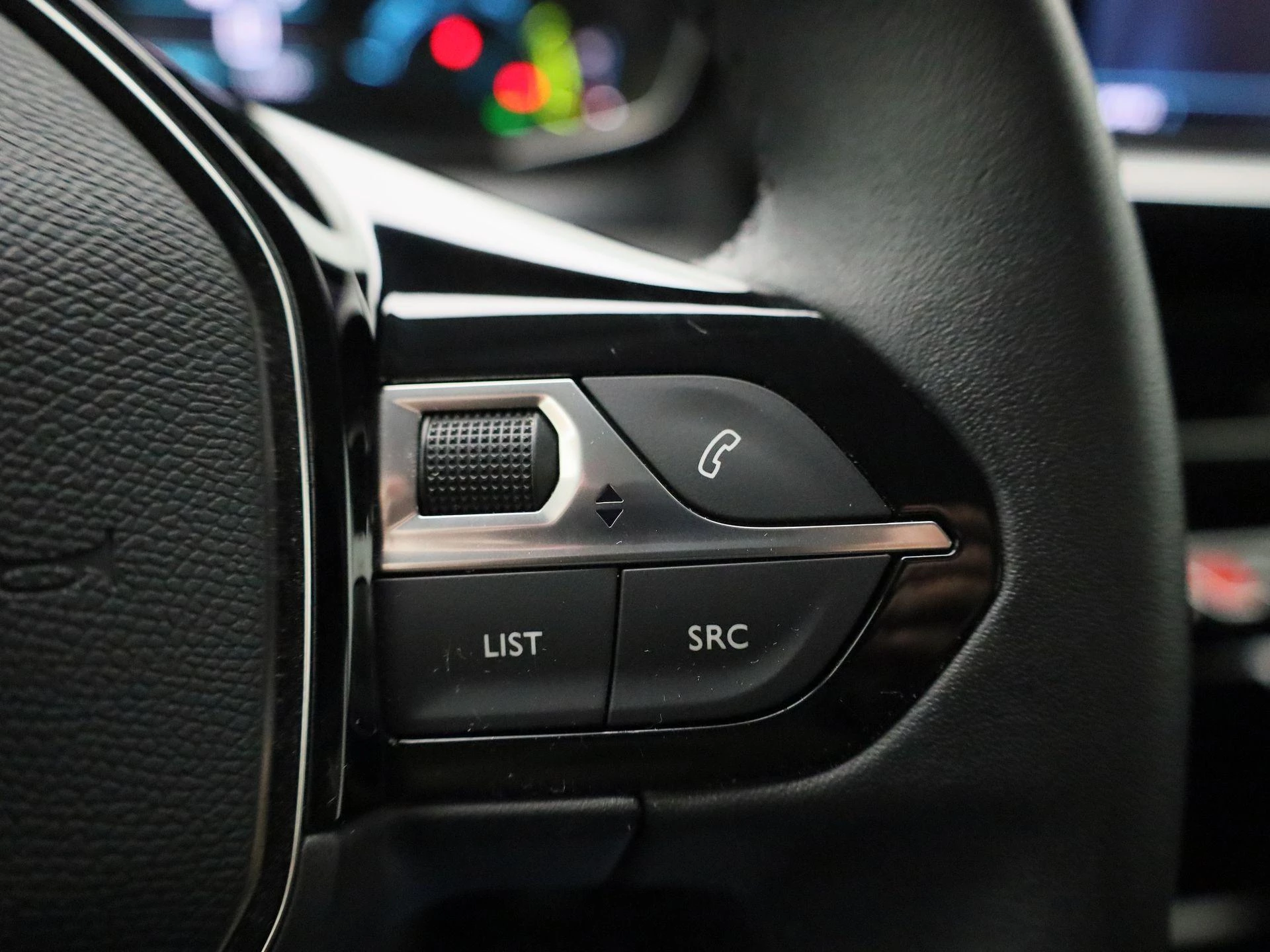 Peugeot-e-208-image-18