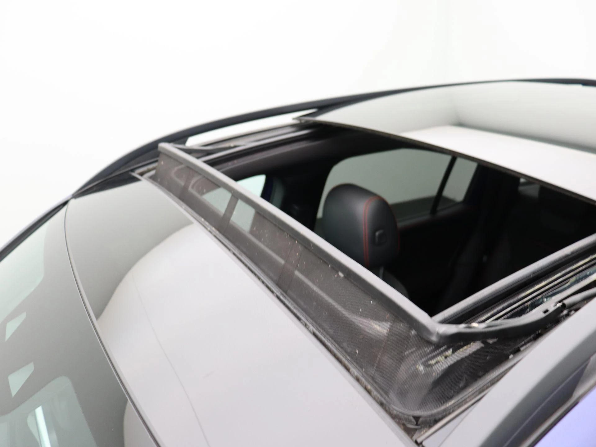 Mercedes-Benz-GLB-image-15