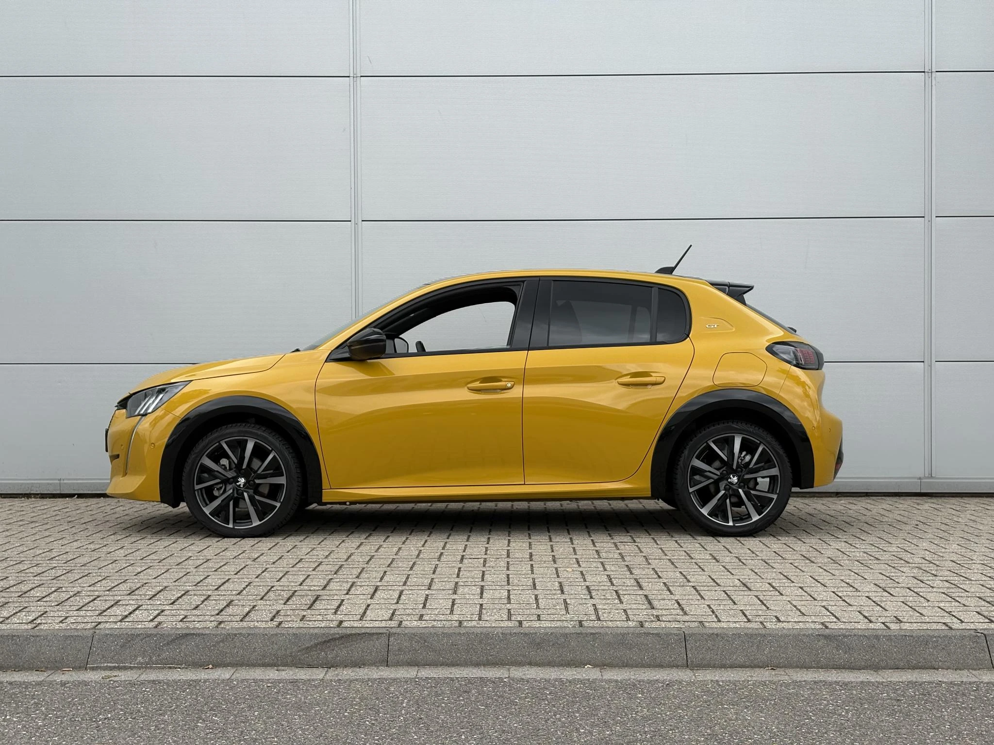 Peugeot-208-image-1