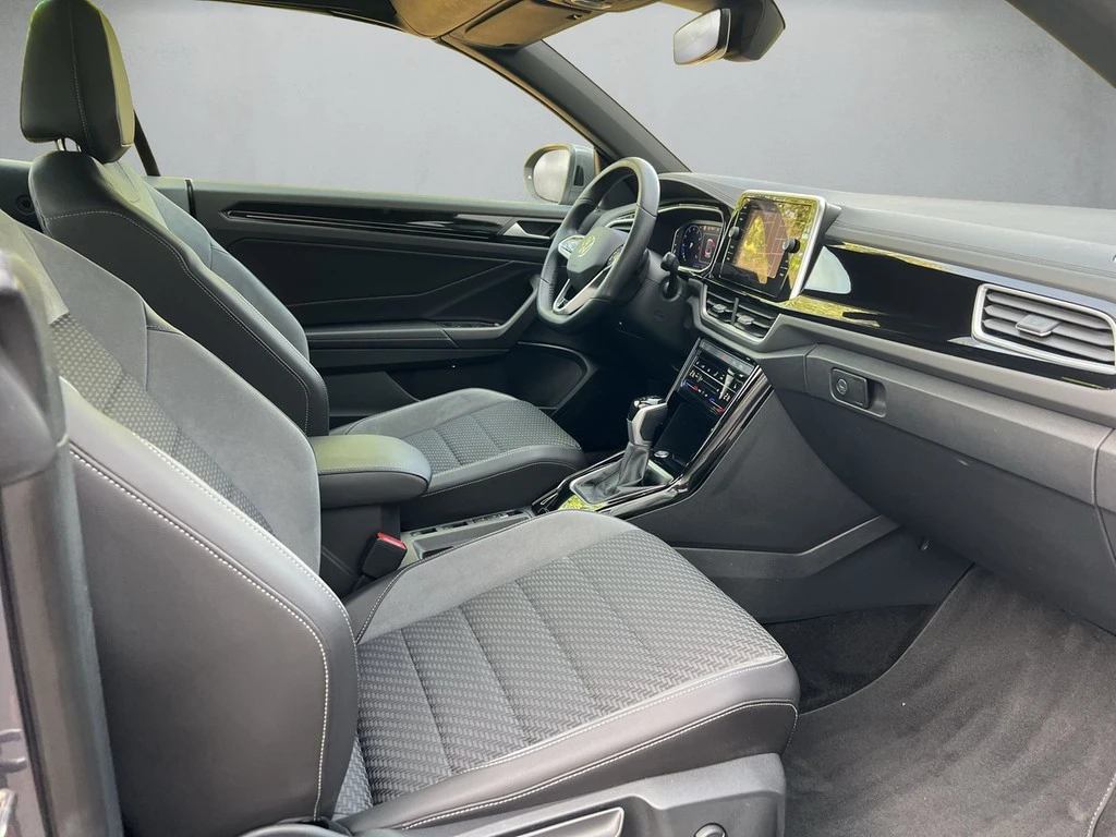 Volkswagen-T-Roc-image-12