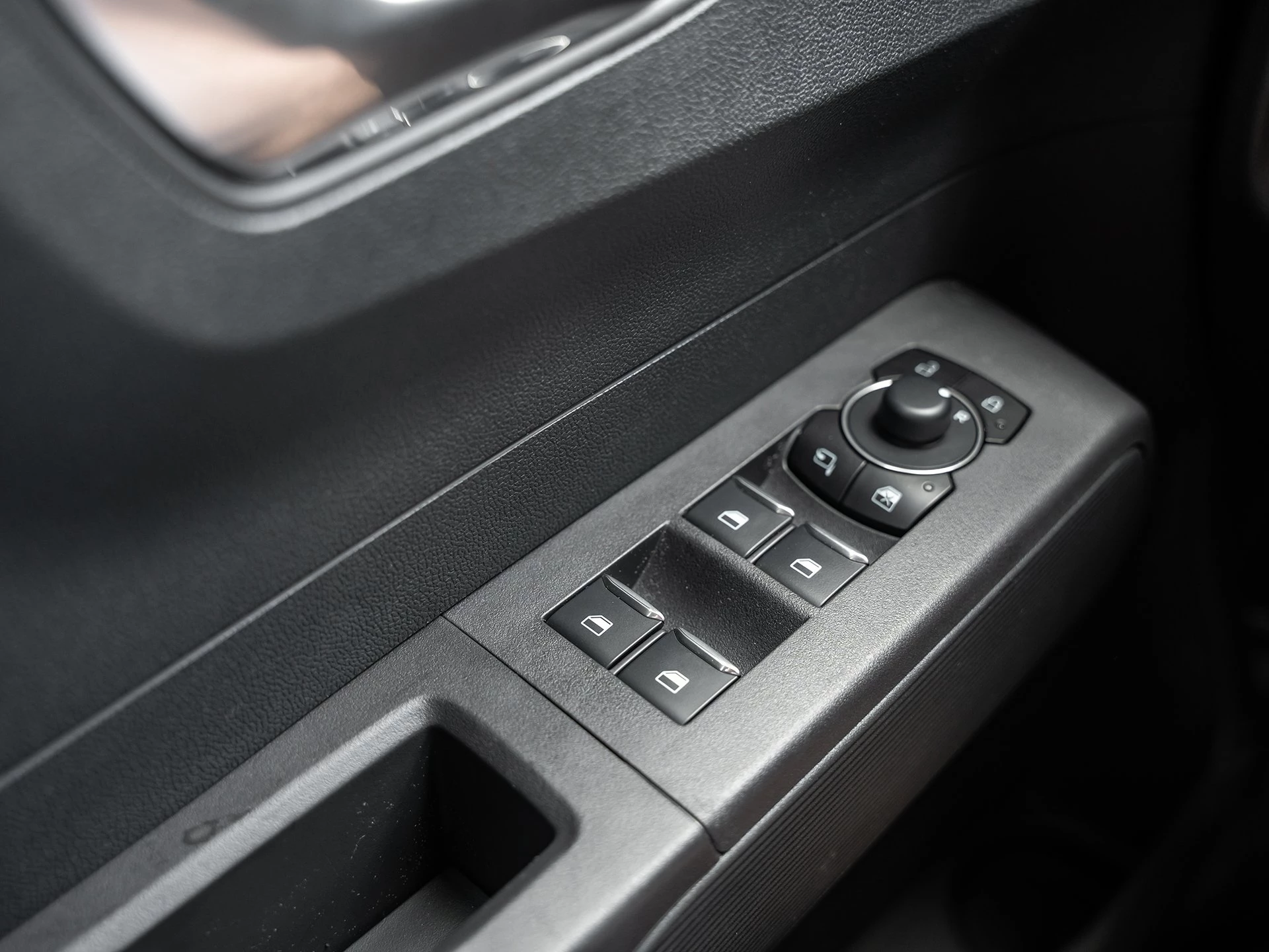 Ford-Tourneo Courier-image-12