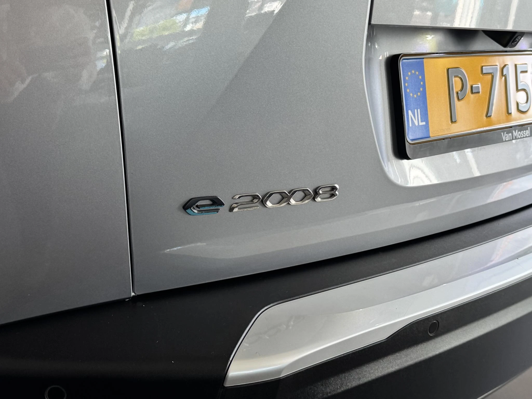 Peugeot-e-2008-image-4