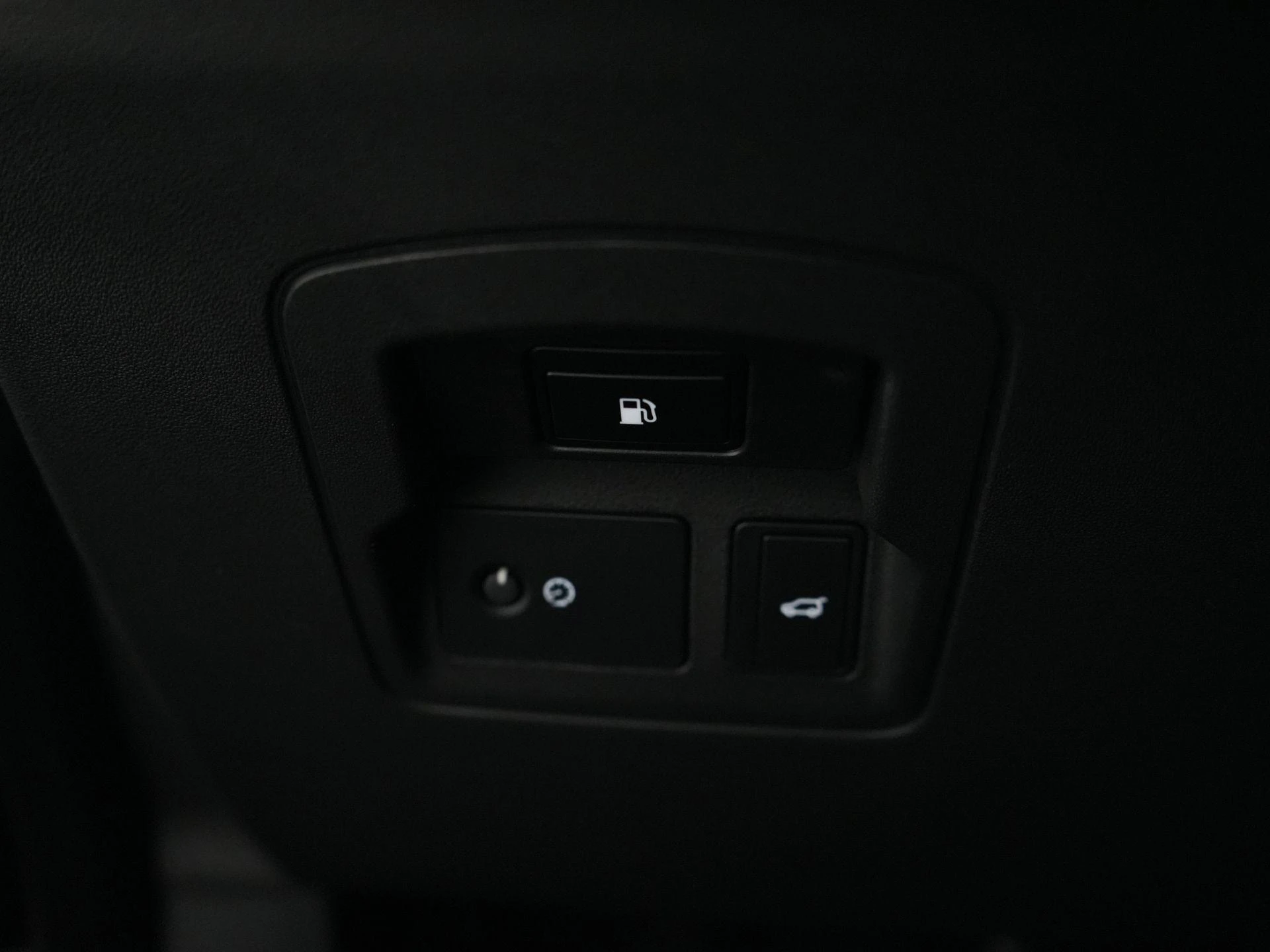 Land Rover-Range Rover Velar-image-16
