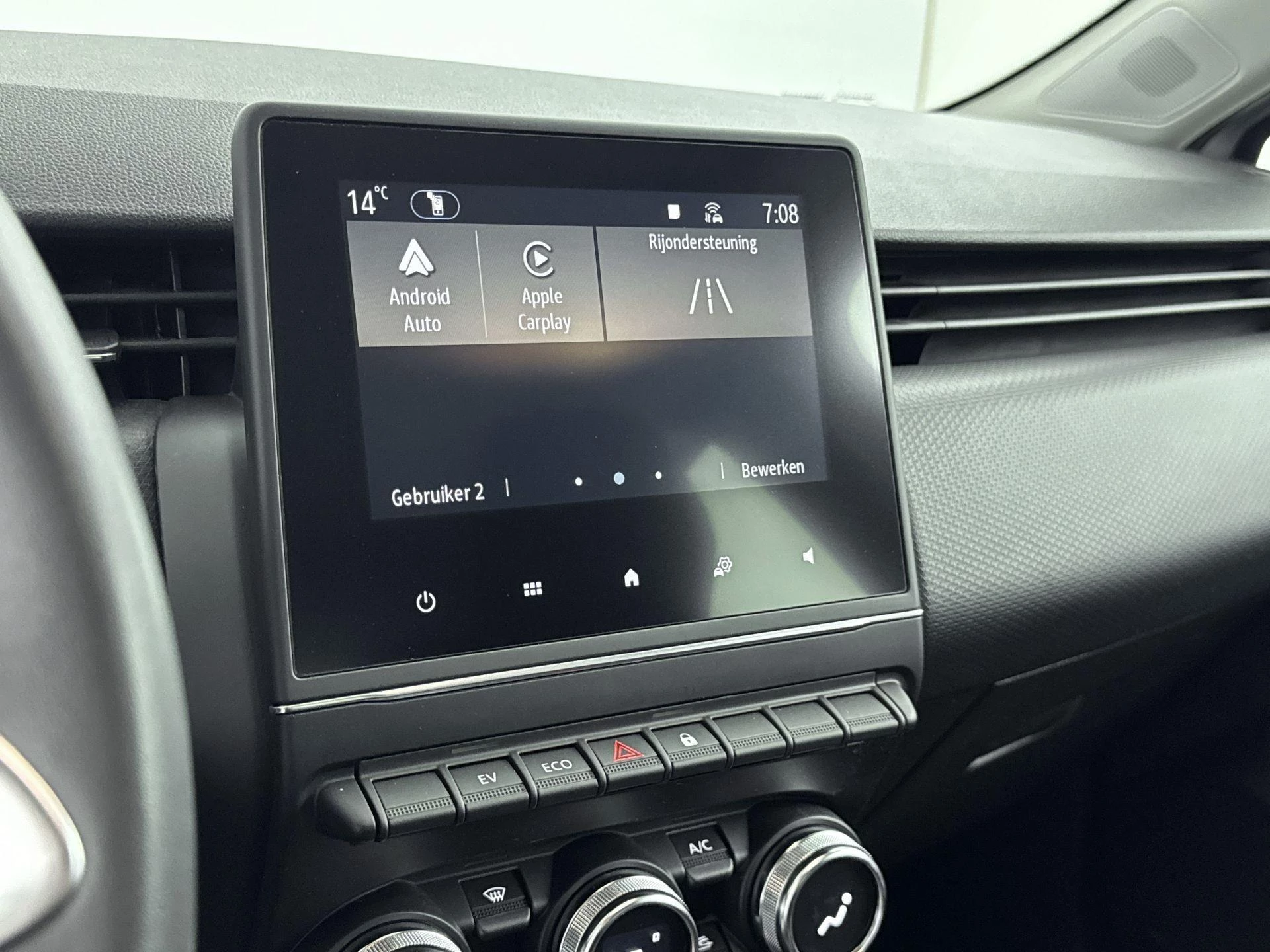 Renault-Clio-image-11